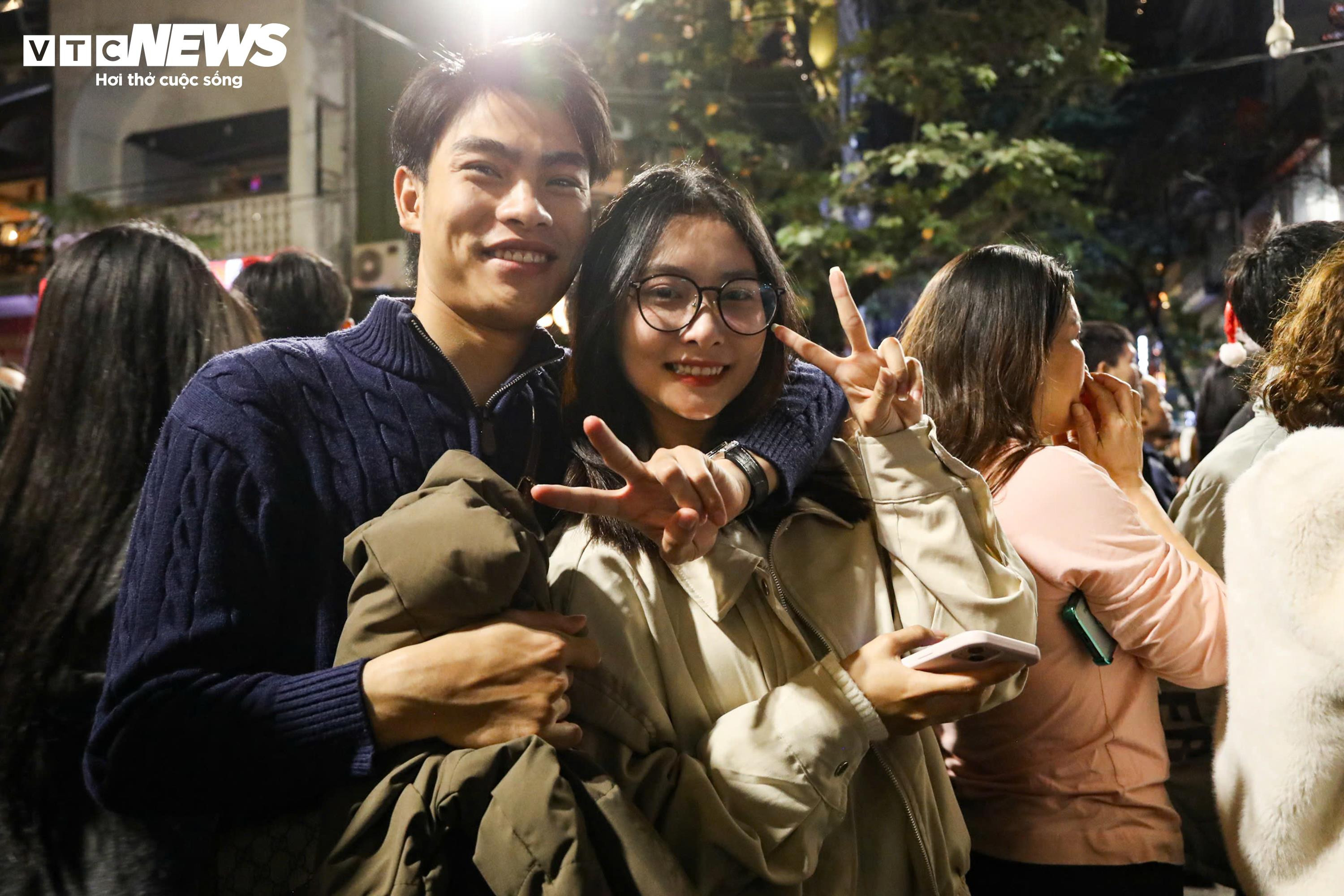 Những khoảnh khắc ấm áp trong đêm Noel - 4