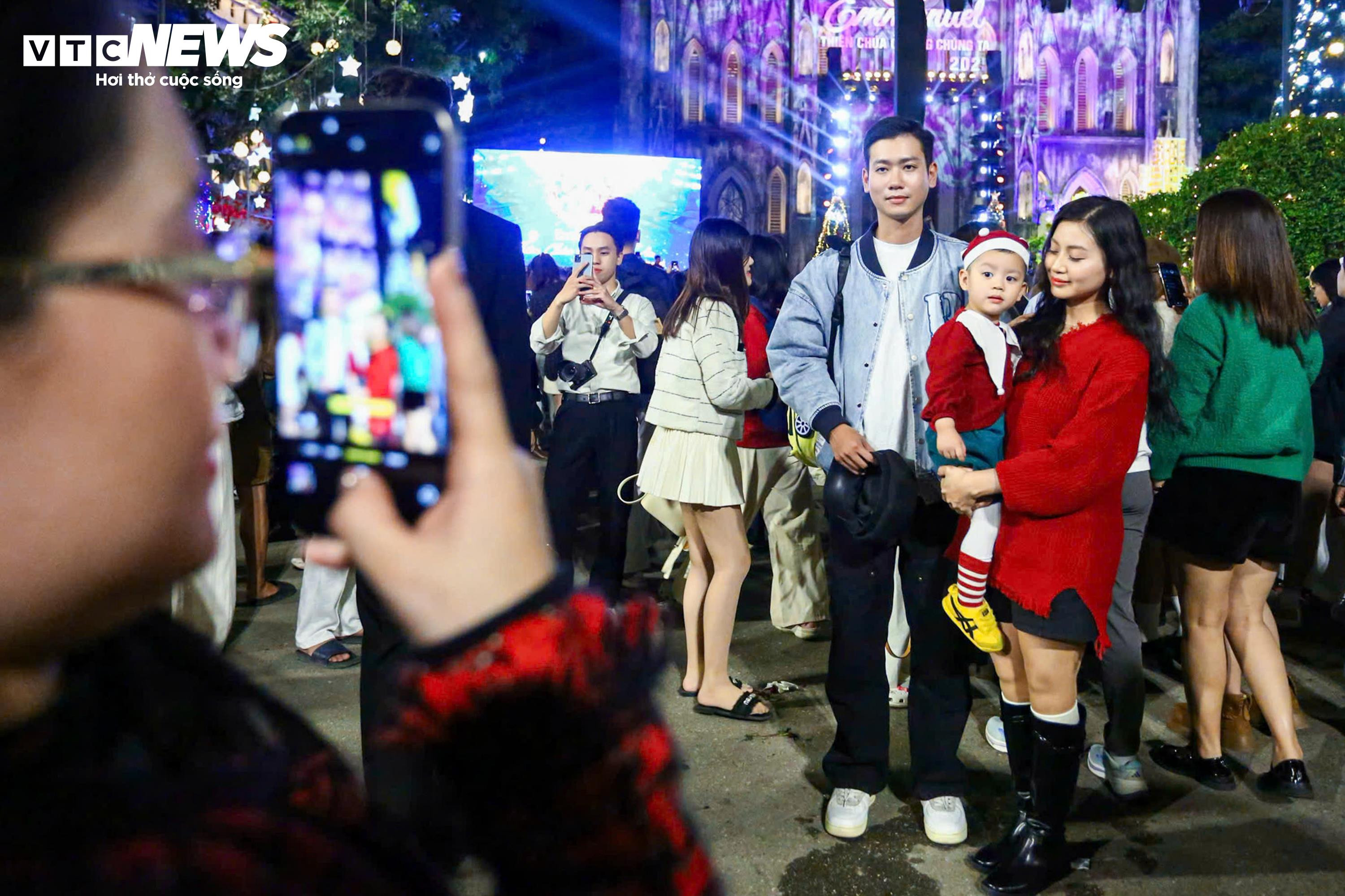 Những khoảnh khắc ấm áp trong đêm Noel - 2