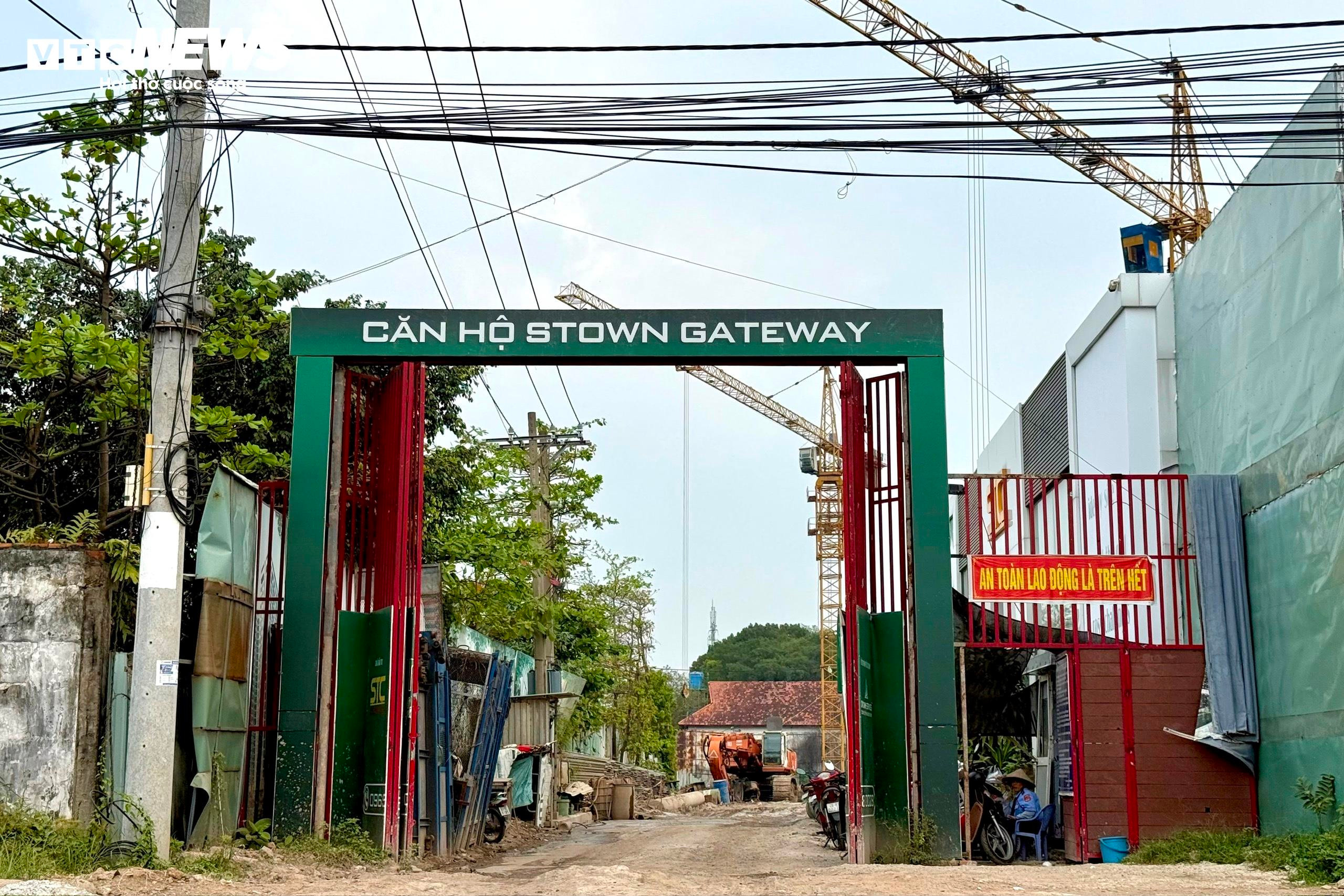 Chung cư 'mọc' dày đặc, người trẻ TP.HCM vẫn xa giấc mơ an cư - 1