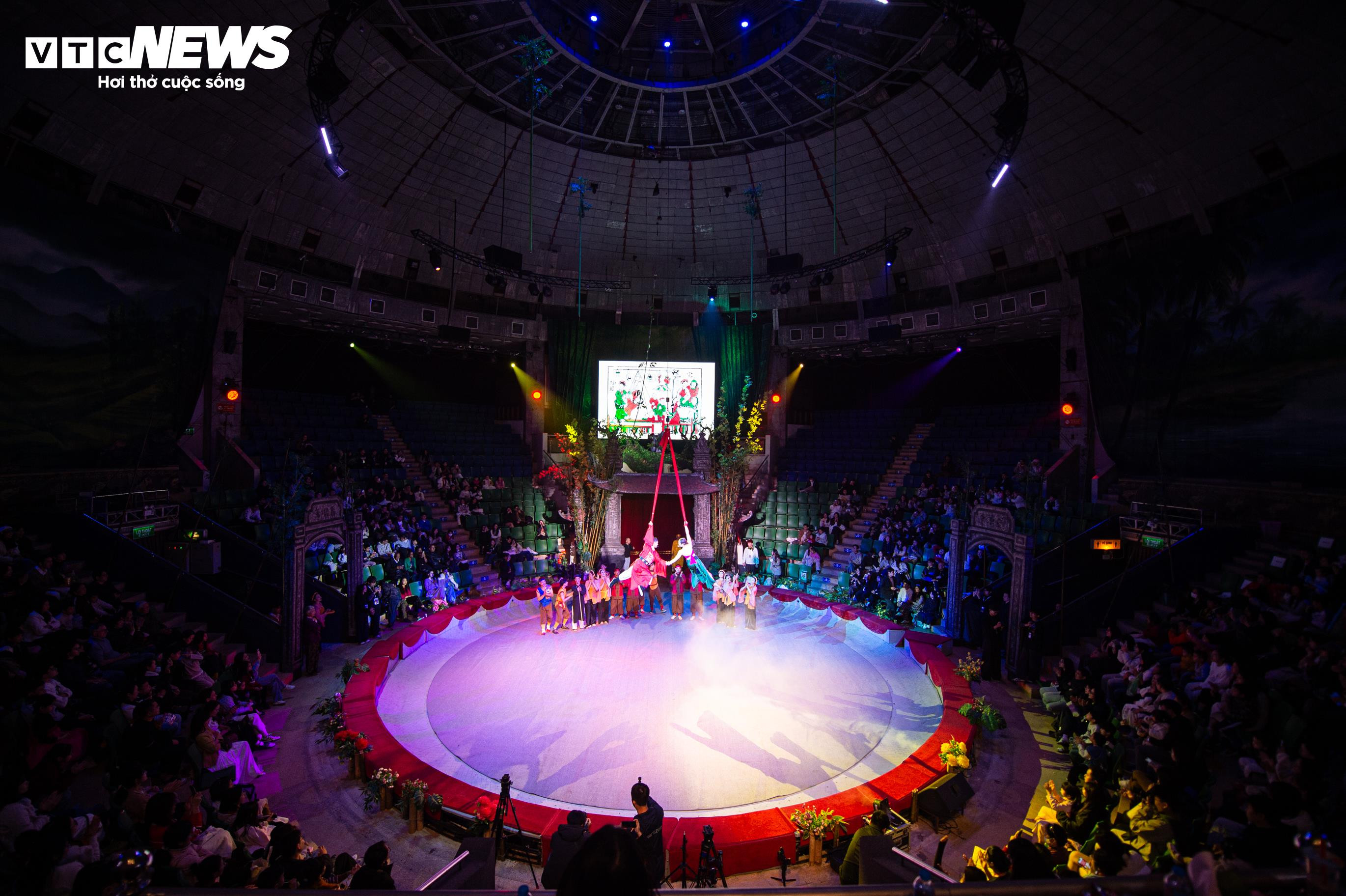 Khi tranh Đông Hồ biết bay lượn trong 'Chuyện nhà Tí' - 7