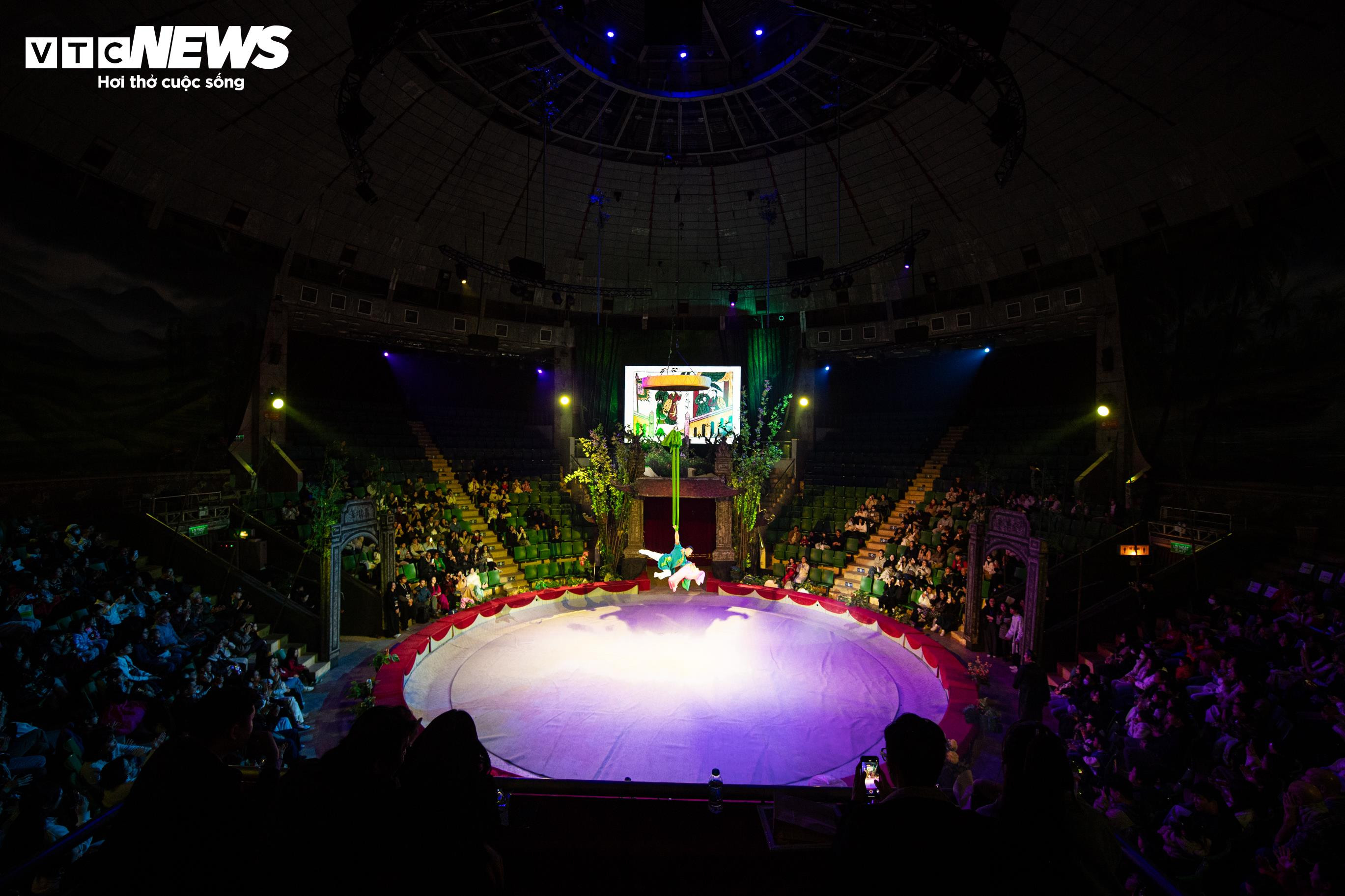 Khi tranh Đông Hồ biết bay lượn trong 'Chuyện nhà Tí' - 1