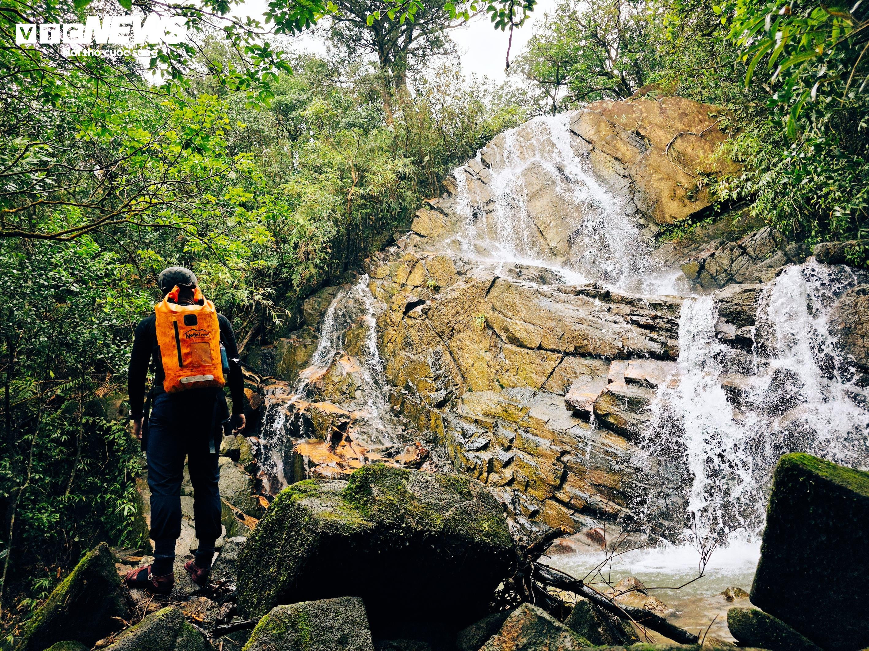 'Săn mây', ngắm cảnh đẹp hoang sơ trên 'nóc nhà' Quảng Trị ở dãy Trường Sơn - 3