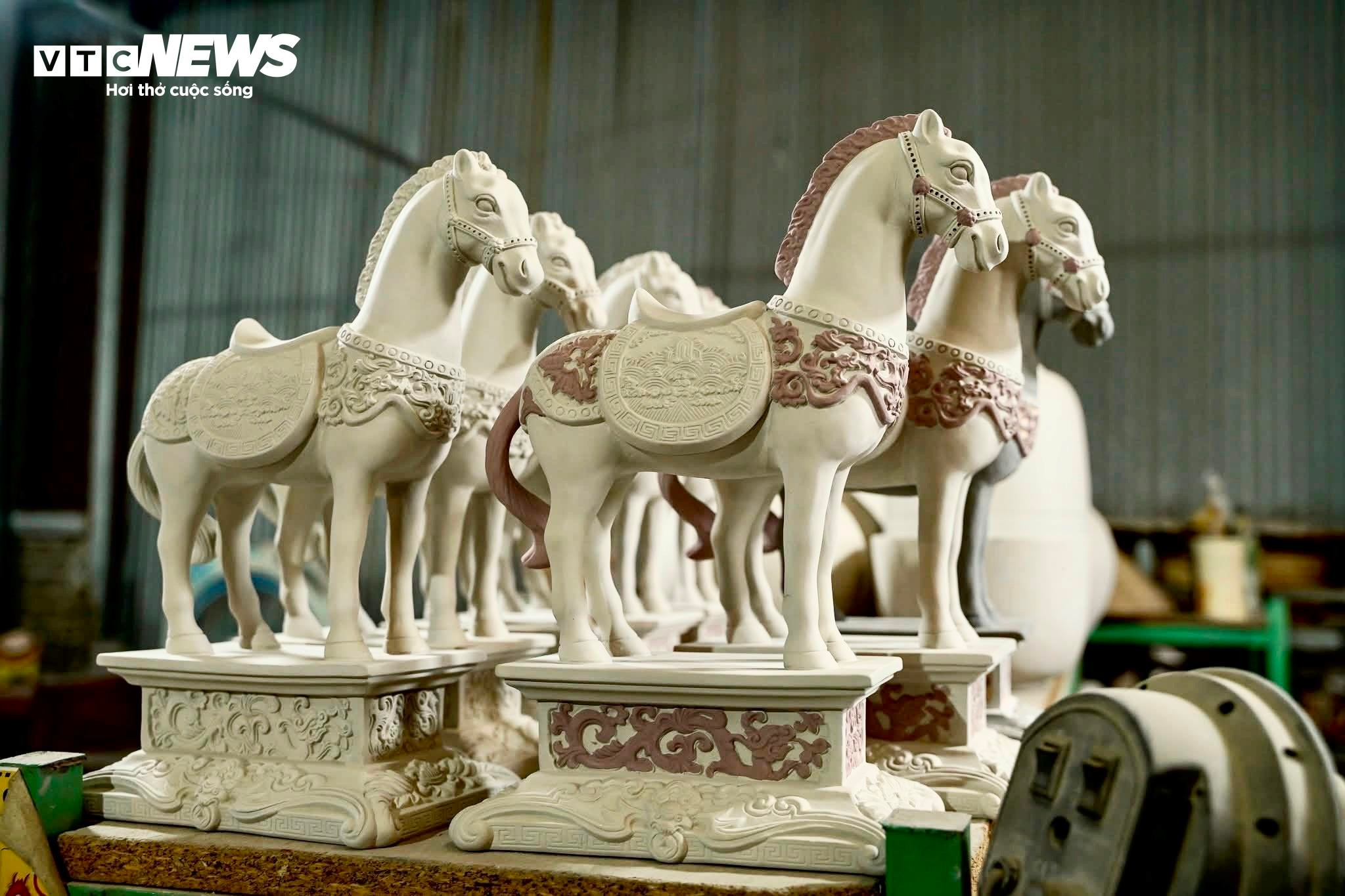  Làng gốm TP.HCM sôi động mùa tạo hình linh vật Tết Bính Ngọ 2026 - 6