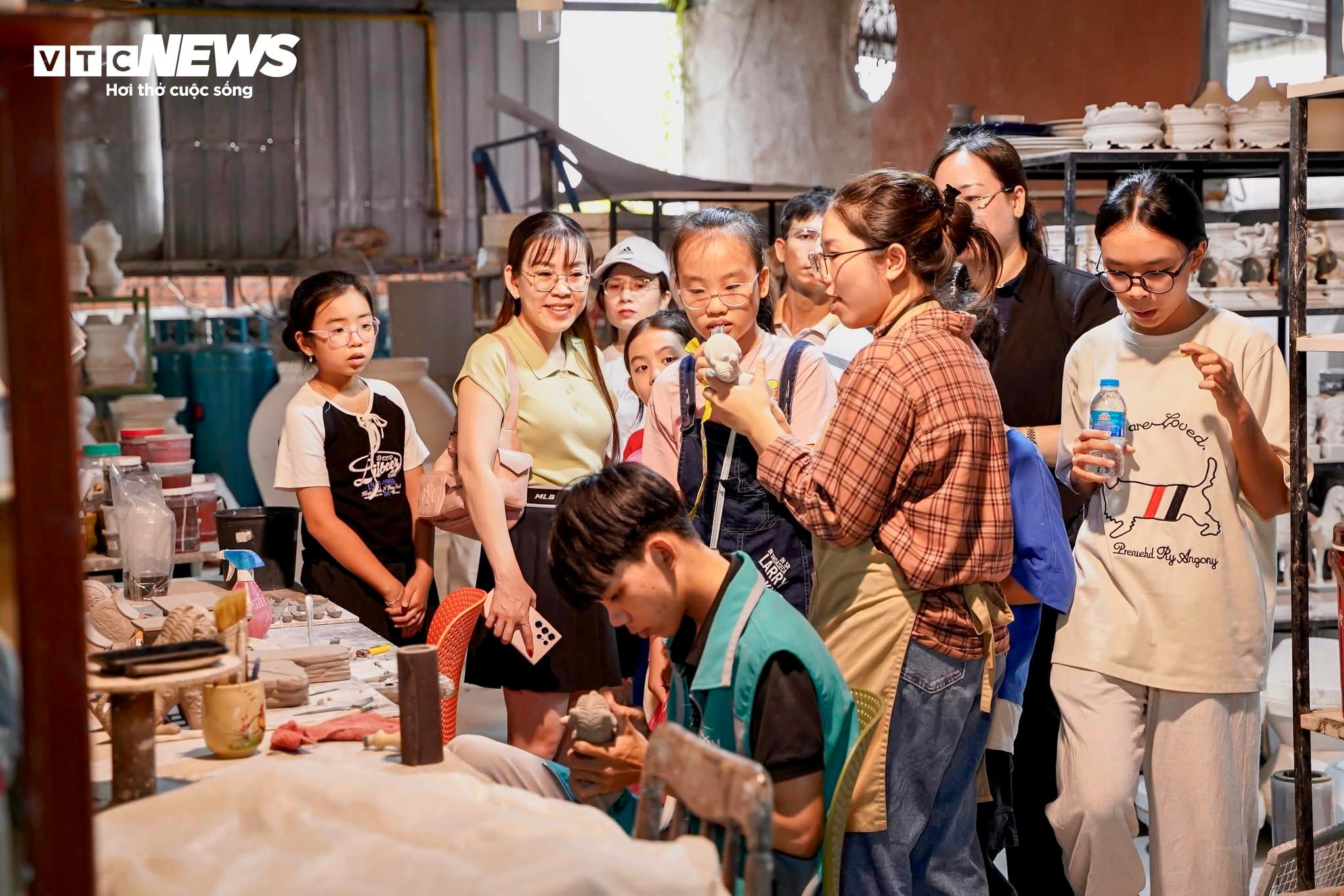  Làng gốm TP.HCM sôi động mùa tạo hình linh vật Tết Bính Ngọ 2026 - 15