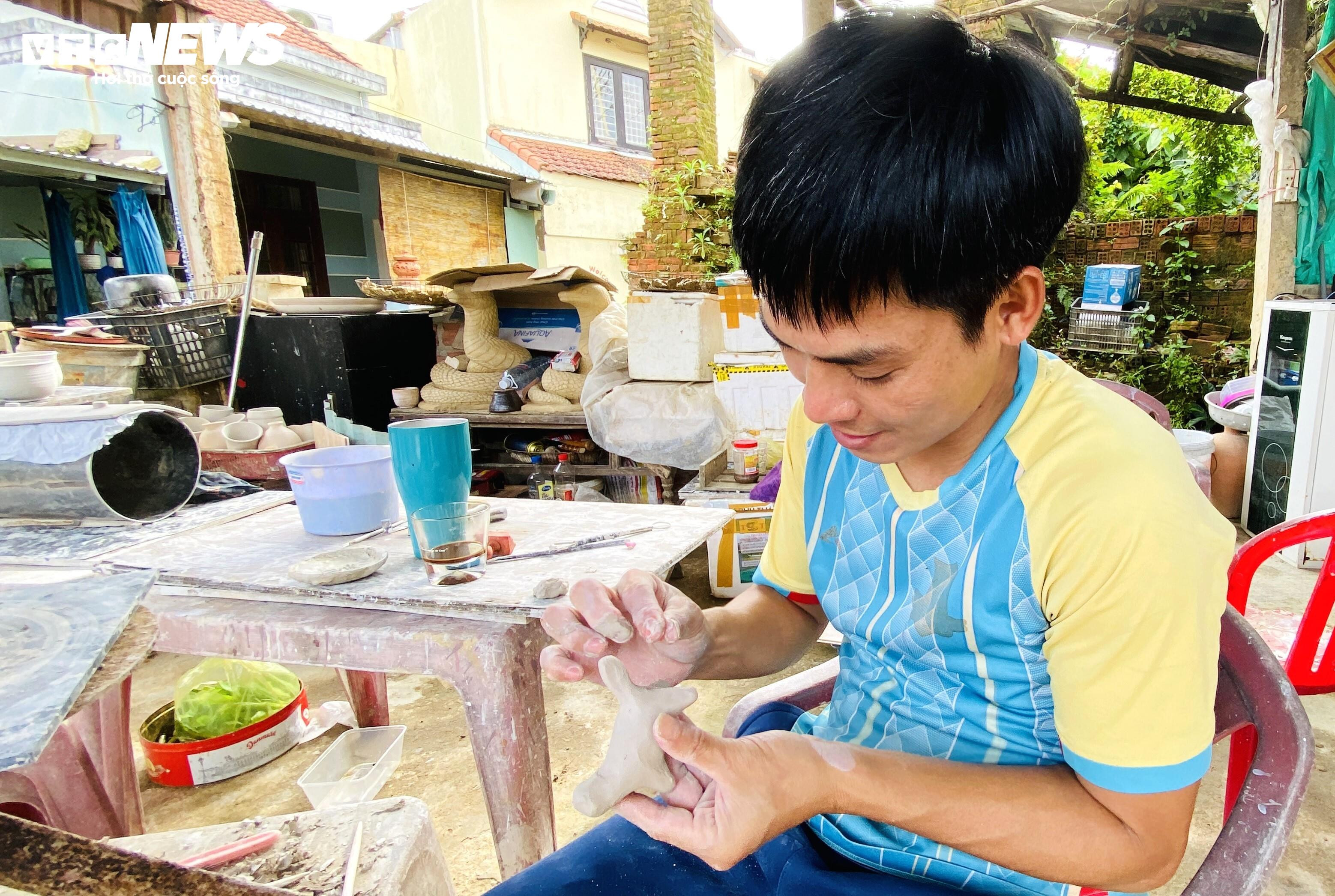 Cận Tết, làng gốm 500 năm tuổi Thanh Hà rộn ràng với linh vật ngựa - 5