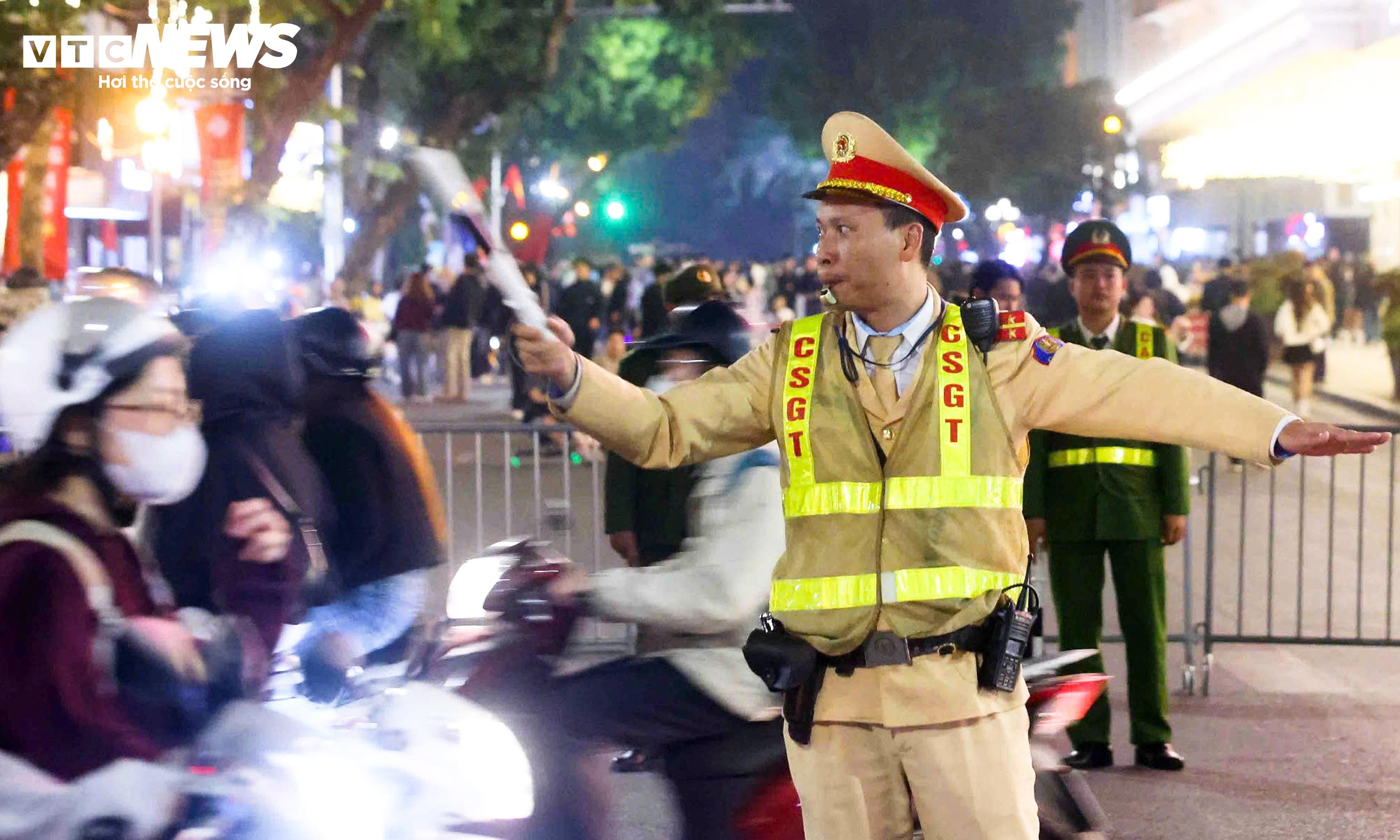 Bên trong trung tâm điều hành giao thông Hà Nội đêm Giao thừa năm mới 2026 - 2