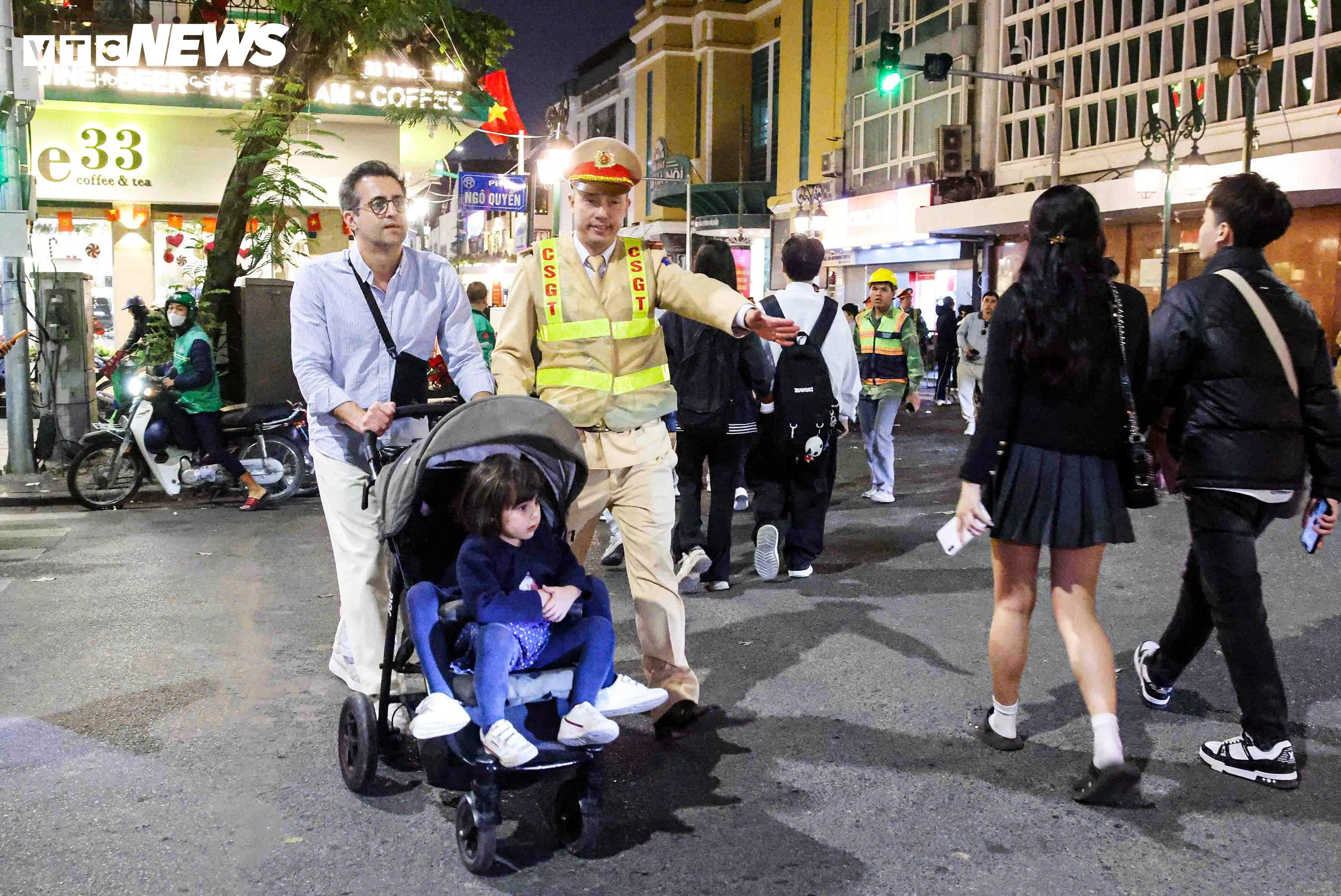 Bên trong trung tâm điều hành giao thông Hà Nội đêm Giao thừa năm mới 2026 - 3