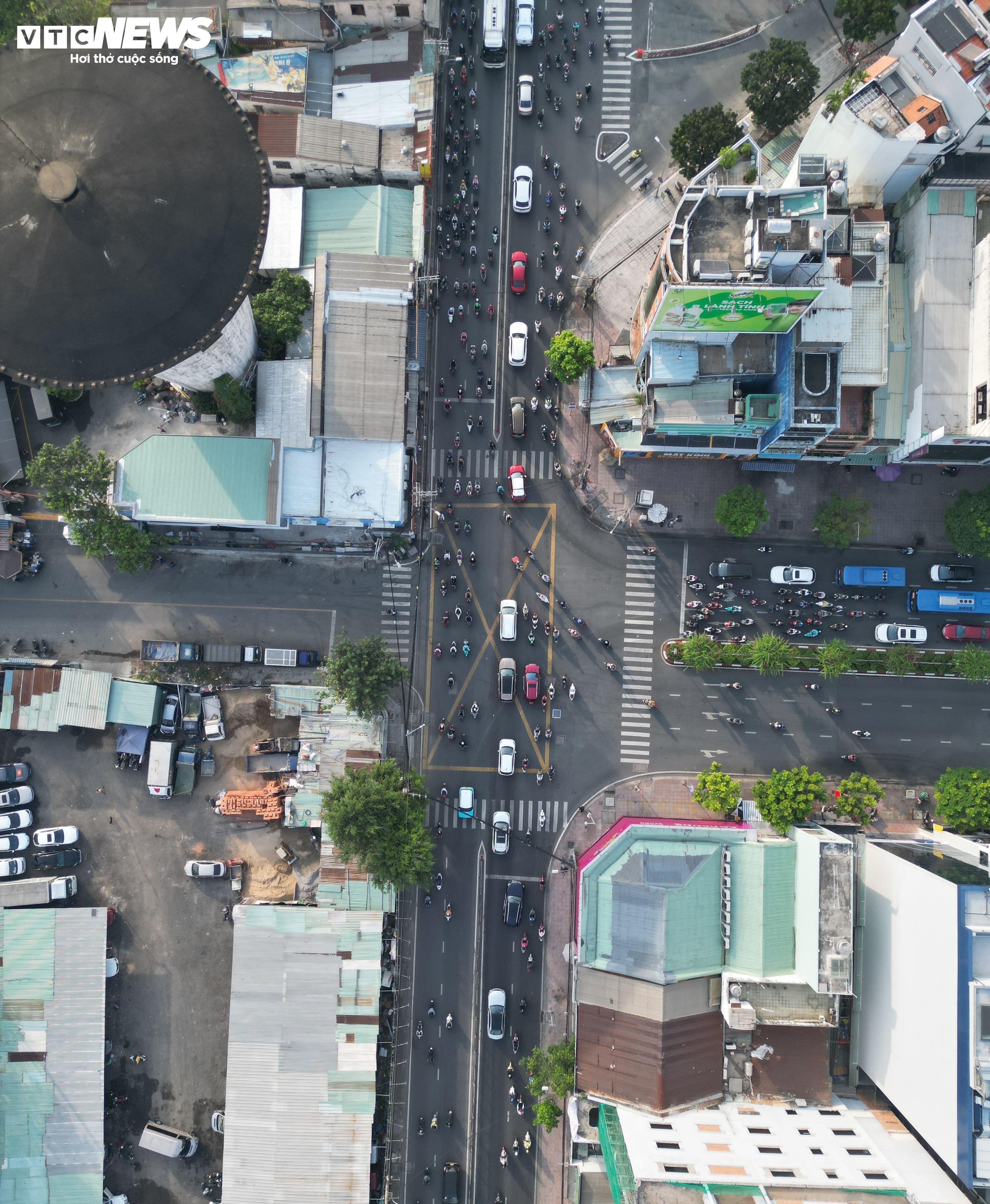 Ngày đầu trở lại làm việc sau kỳ nghỉ lễ, giao thông TP.HCM ra sao? - 8