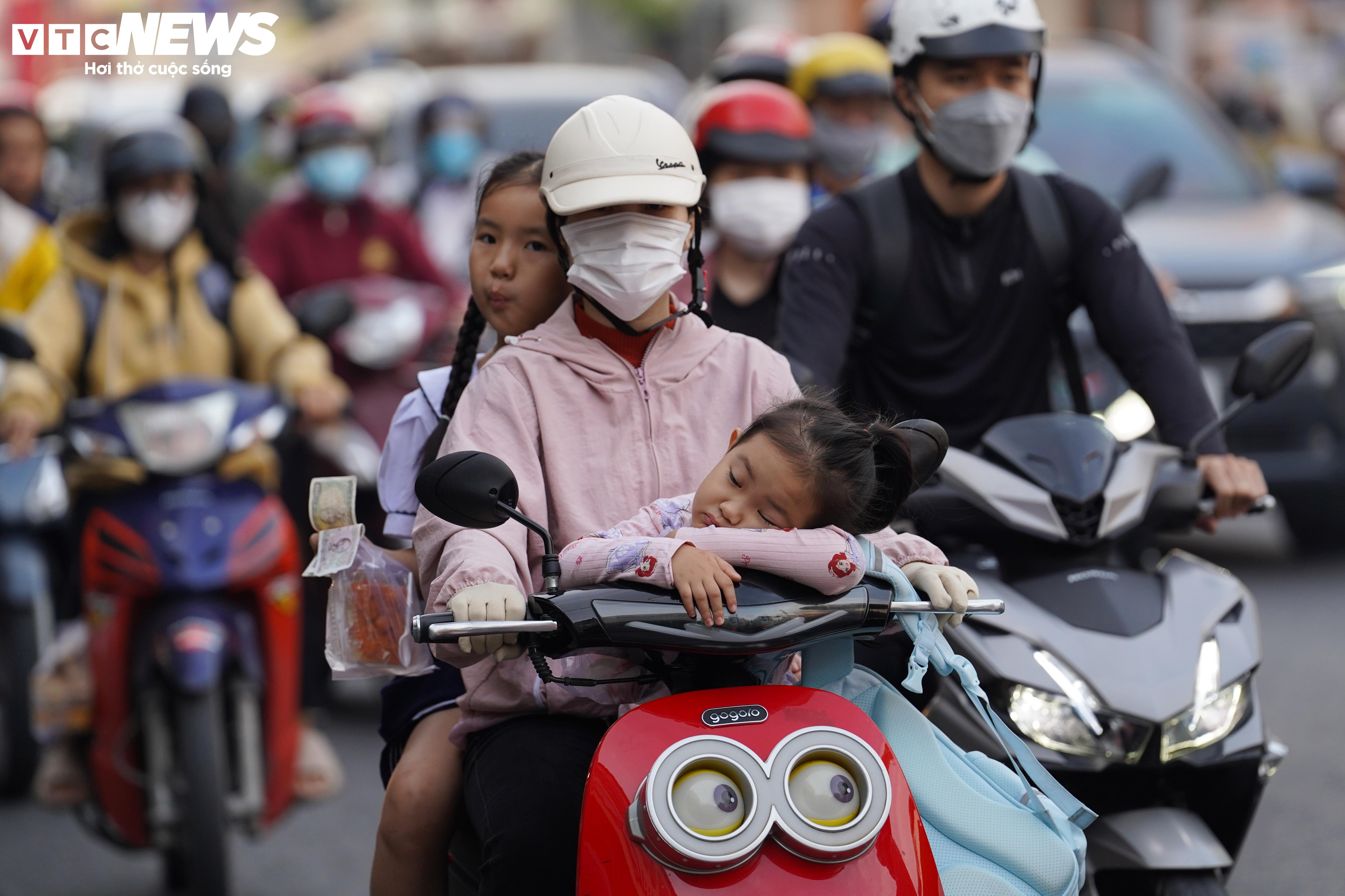 Ngày đầu trở lại làm việc sau kỳ nghỉ lễ, giao thông TP.HCM ra sao? - 5