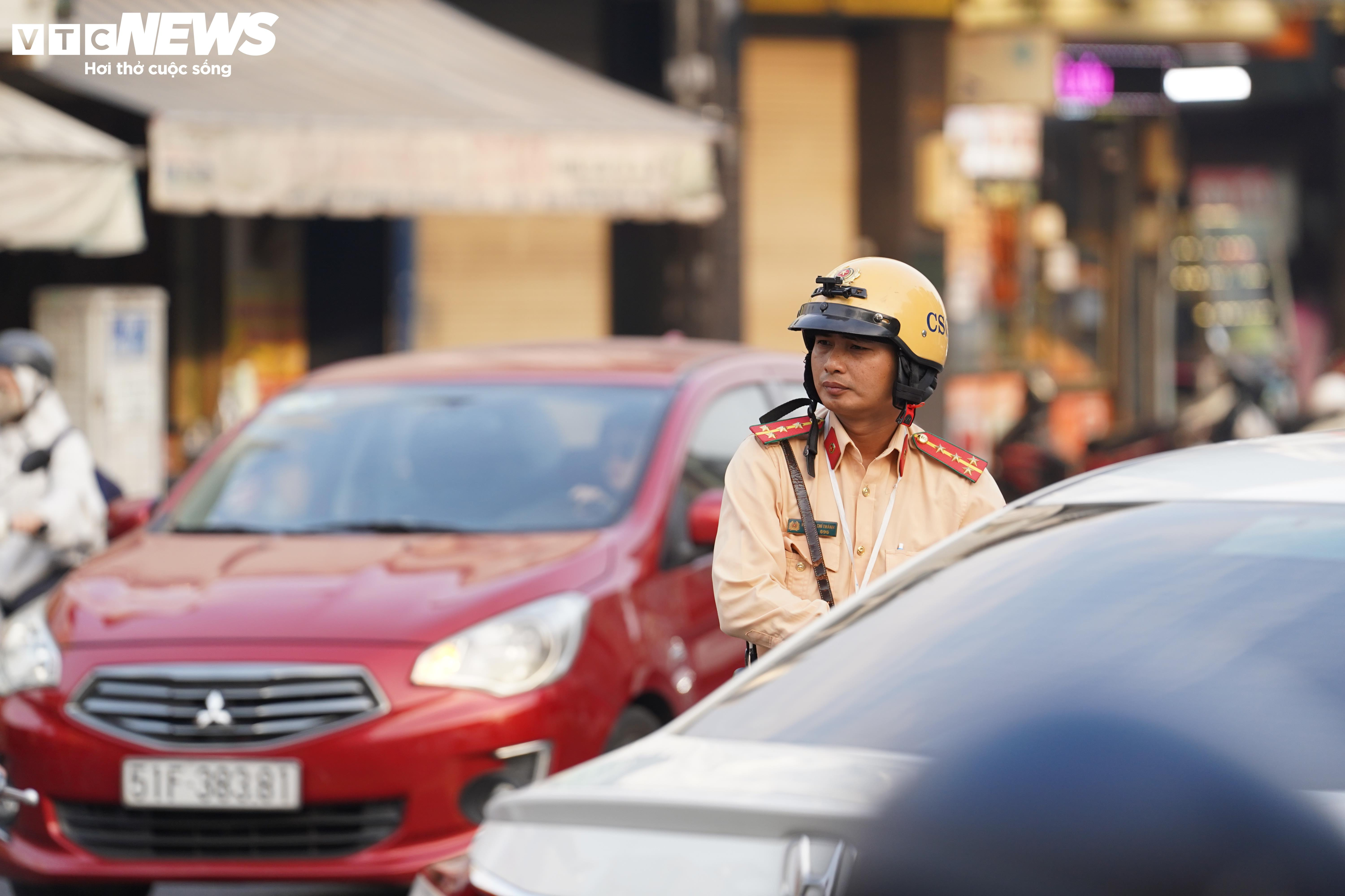 Ngày đầu trở lại làm việc sau kỳ nghỉ lễ, giao thông TP.HCM ra sao? - 3