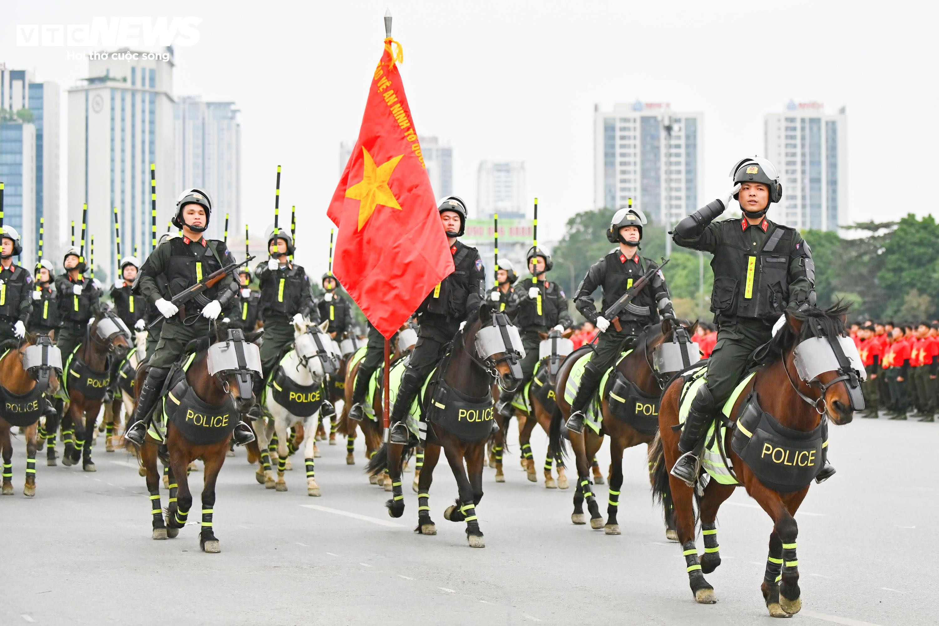 Lực lượng công an và khí tài hiện đại diễn tập bảo vệ Đại hội XIV của Đảng - 15
