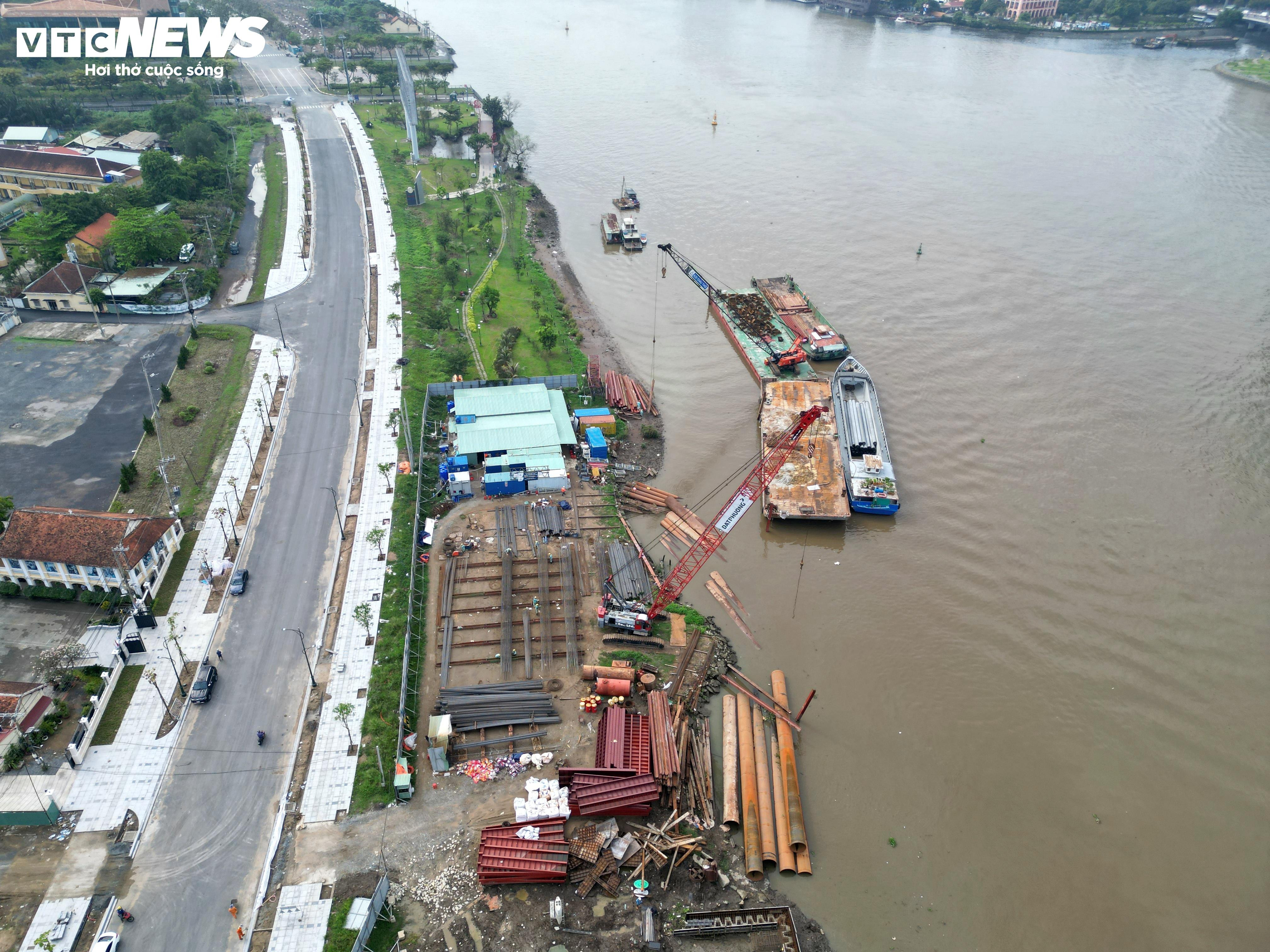 Cầu đi bộ nghìn tỷ qua sông Sài Gòn dần lộ diện sau 9 tháng thi công - 11