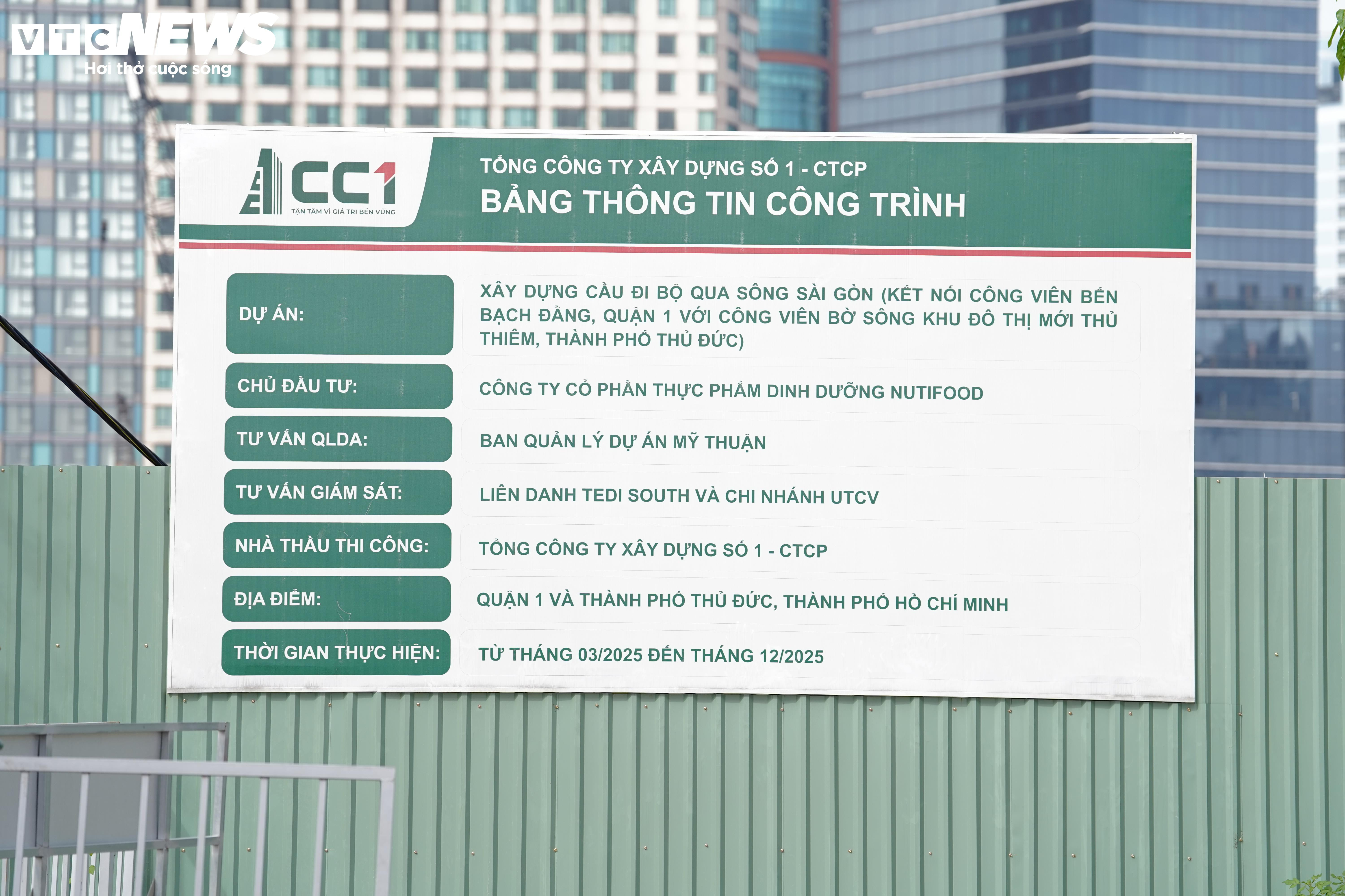 Cầu đi bộ nghìn tỷ qua sông Sài Gòn dần lộ diện sau 9 tháng thi công - 8