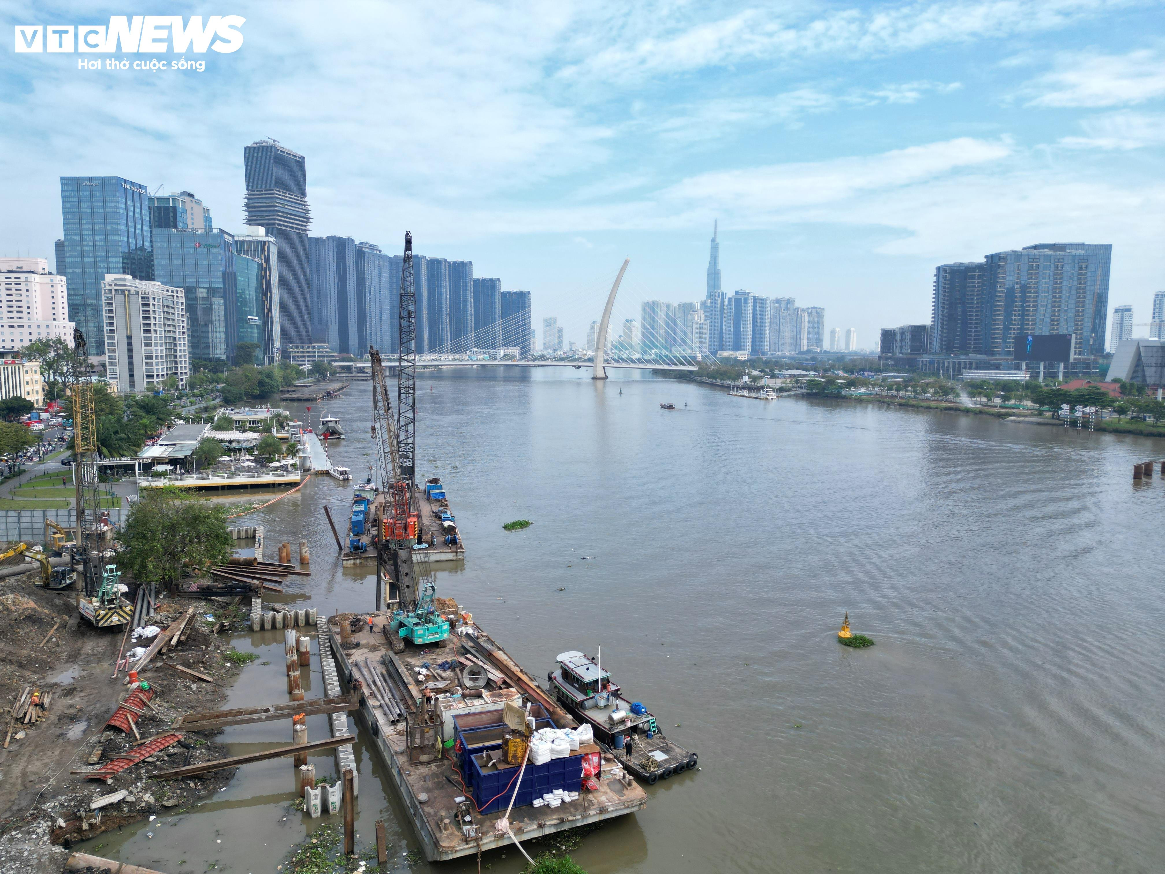 Cầu đi bộ nghìn tỷ qua sông Sài Gòn dần lộ diện sau 9 tháng thi công - 7