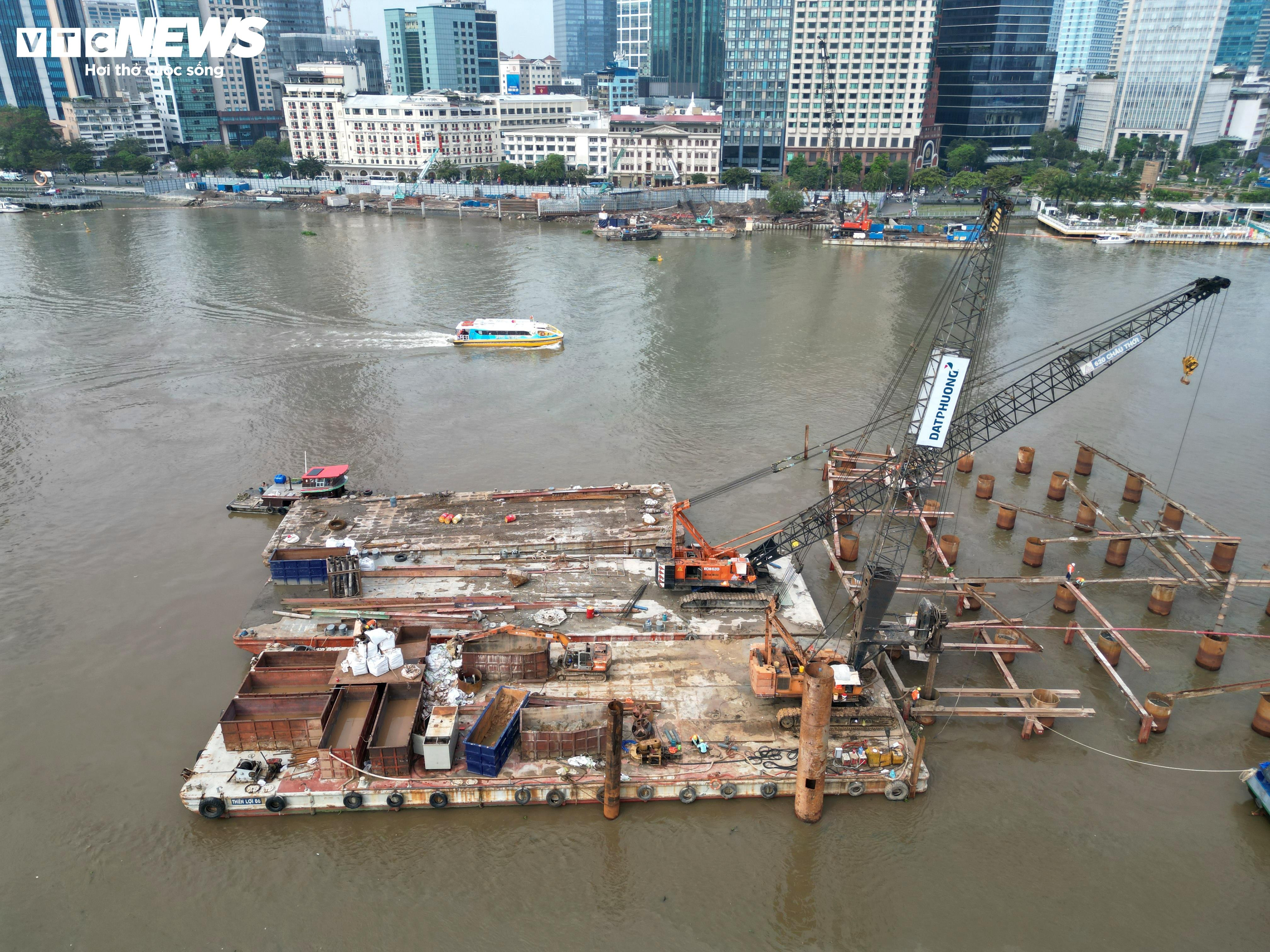 Cầu đi bộ nghìn tỷ qua sông Sài Gòn dần lộ diện sau 9 tháng thi công - 6