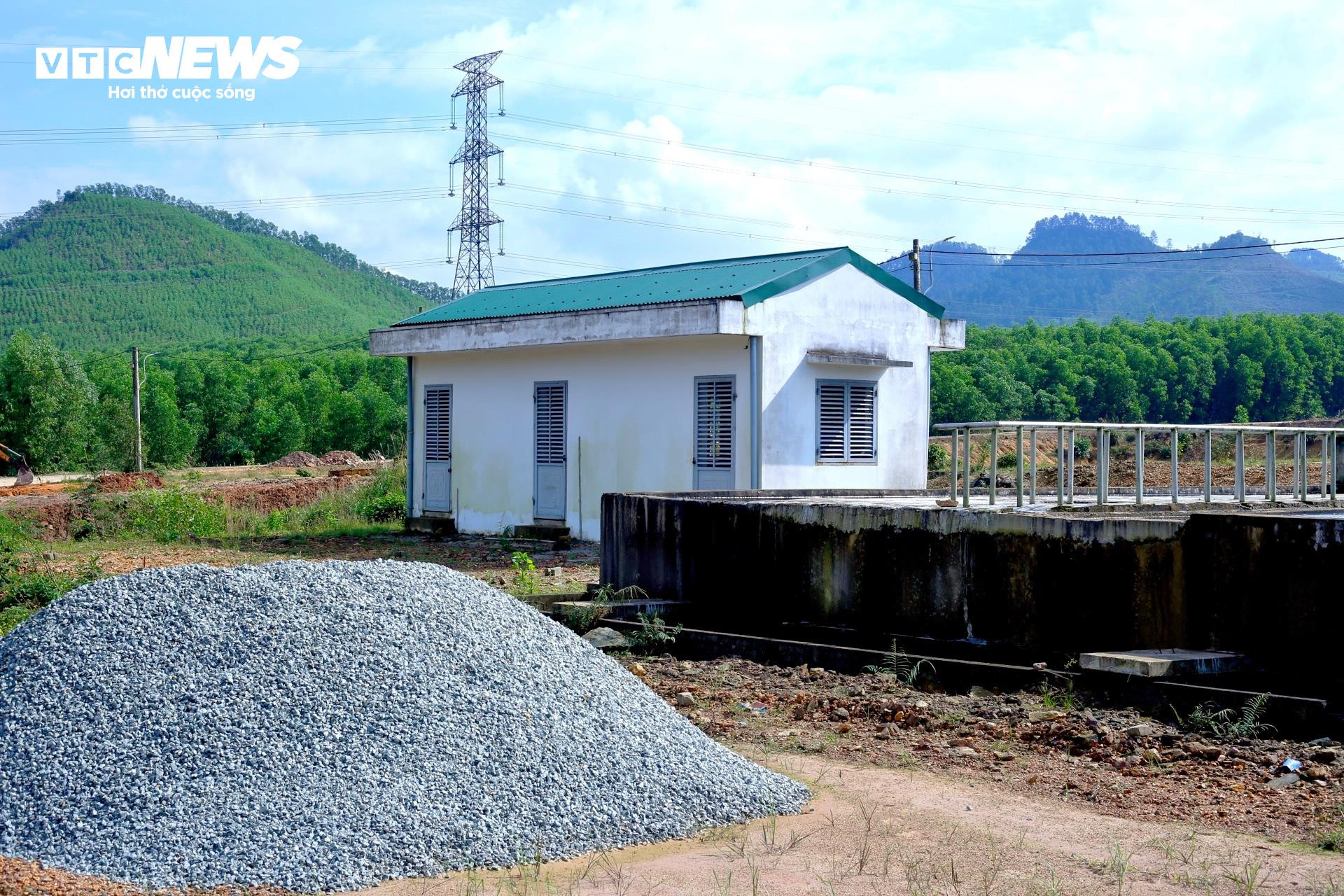 Cận cảnh dự án xử lý rác thải hơn 85 tỷ đồng, xây nhiều năm không xong ở Huế - 11