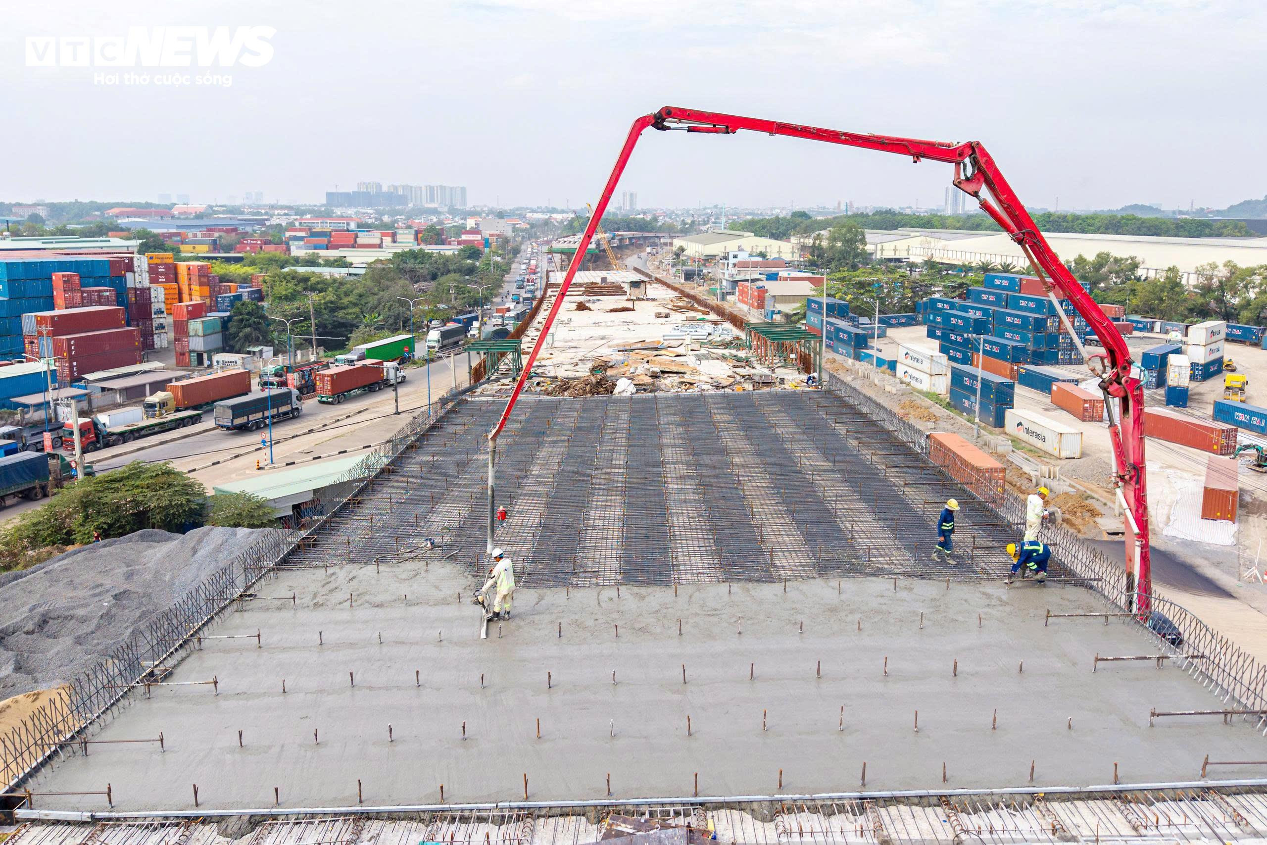 Đại công trường nút giao Tân Vạn chạy nước rút - 10