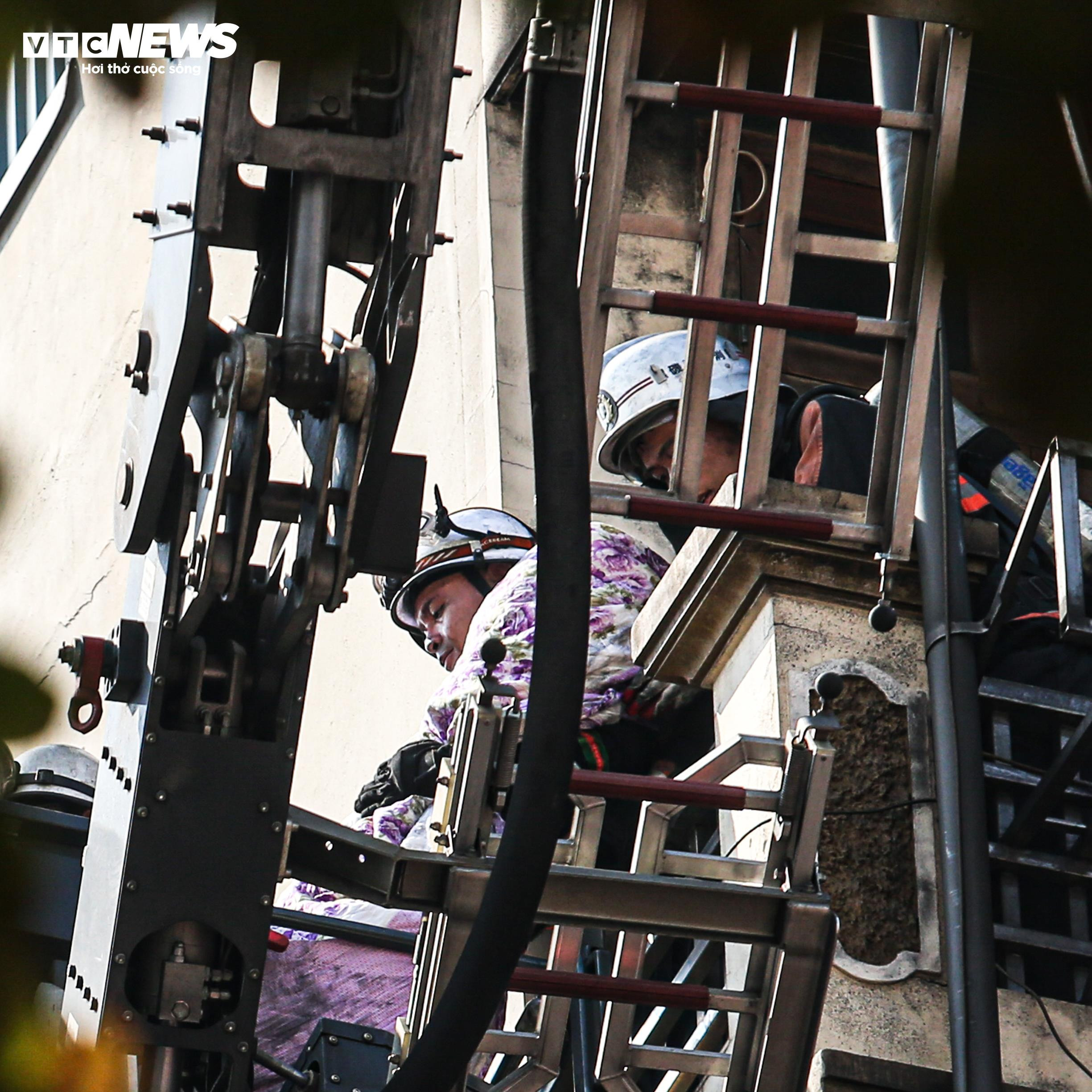 Hiện trường vụ cháy nhà ở Hà Nội khiến 2 người thiệt mạng - 11