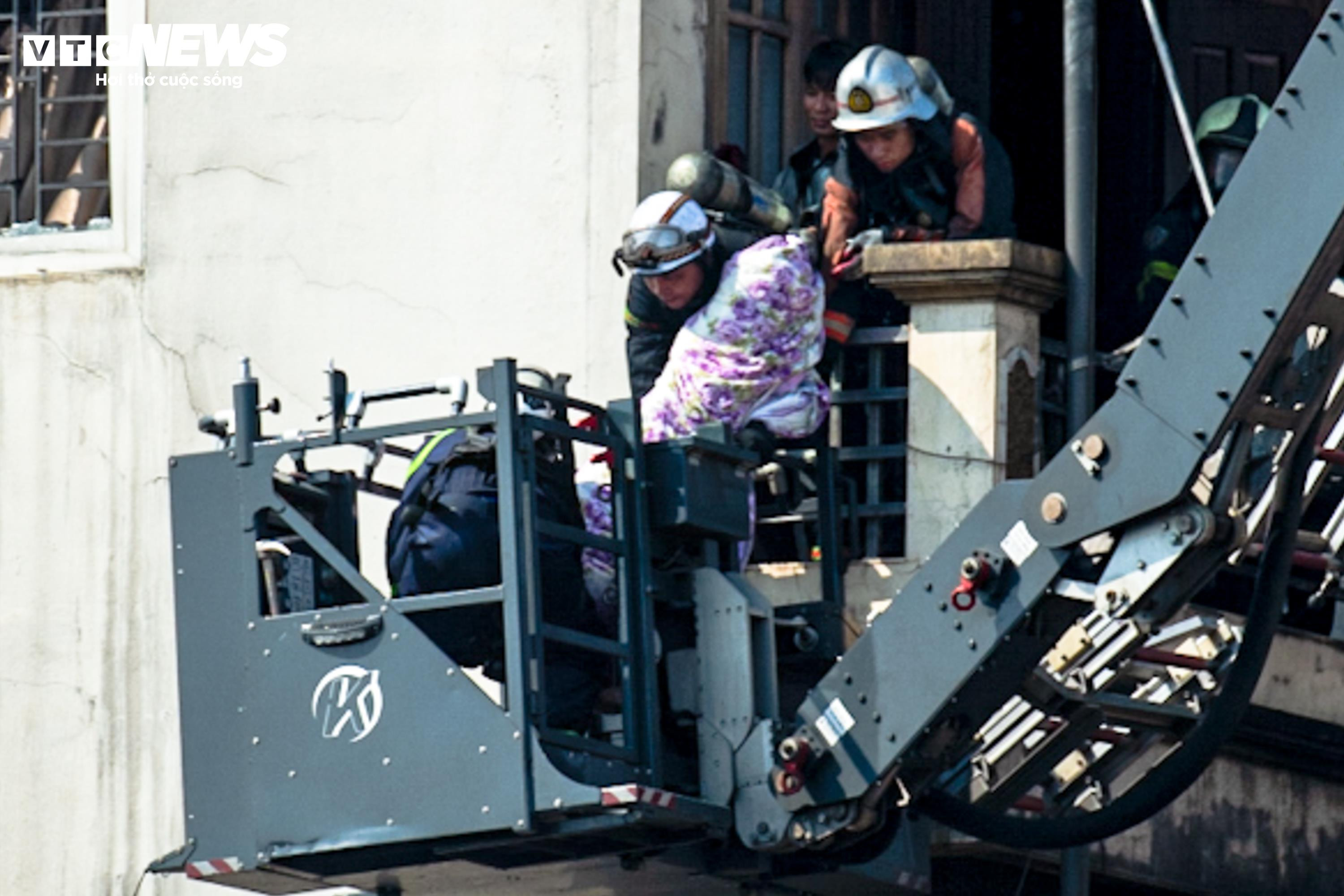 Hiện trường vụ cháy nhà ở Hà Nội khiến 2 người thiệt mạng - 12