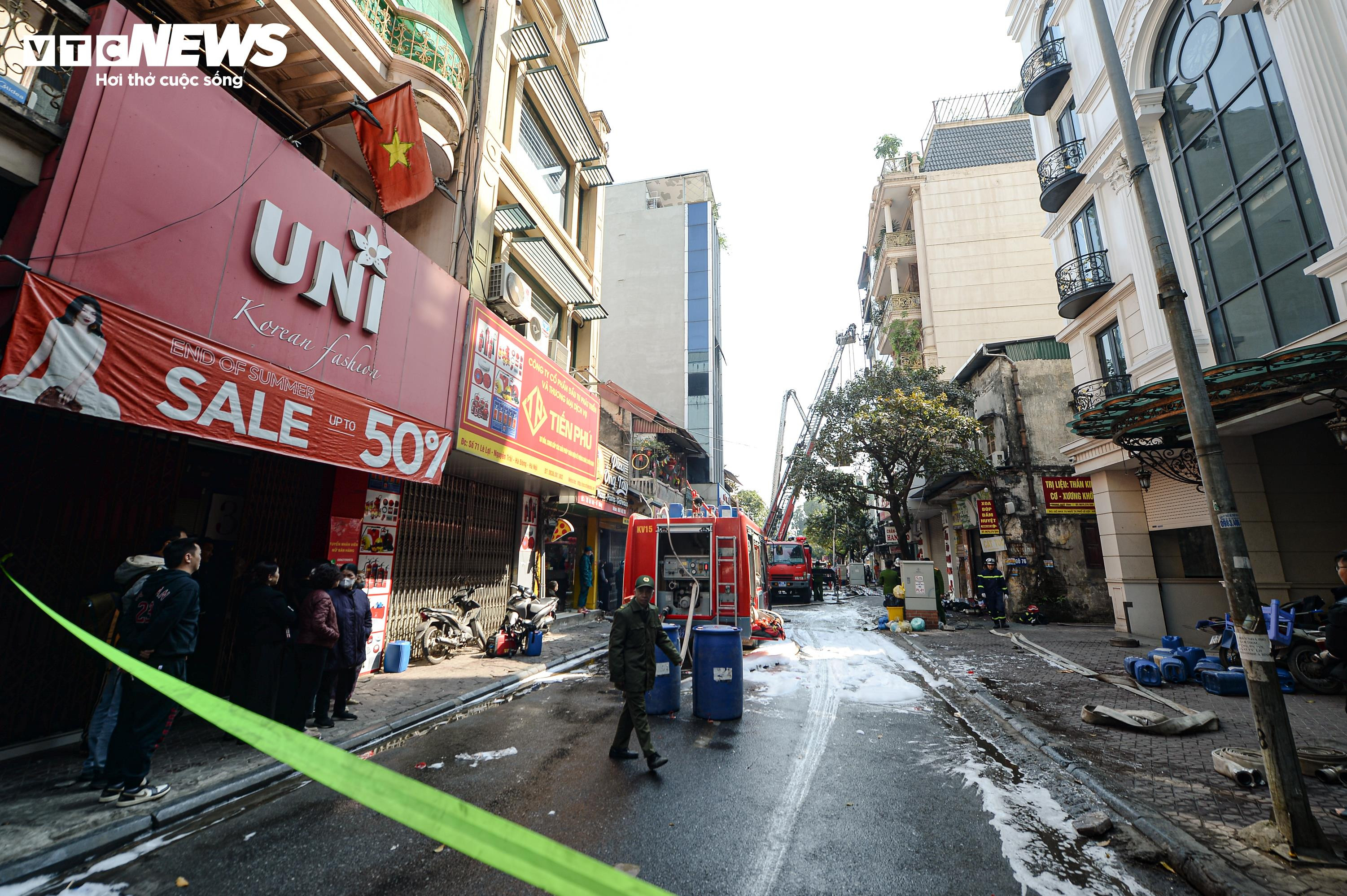 Hiện trường vụ cháy nhà ở Hà Nội khiến 2 người thiệt mạng - 15