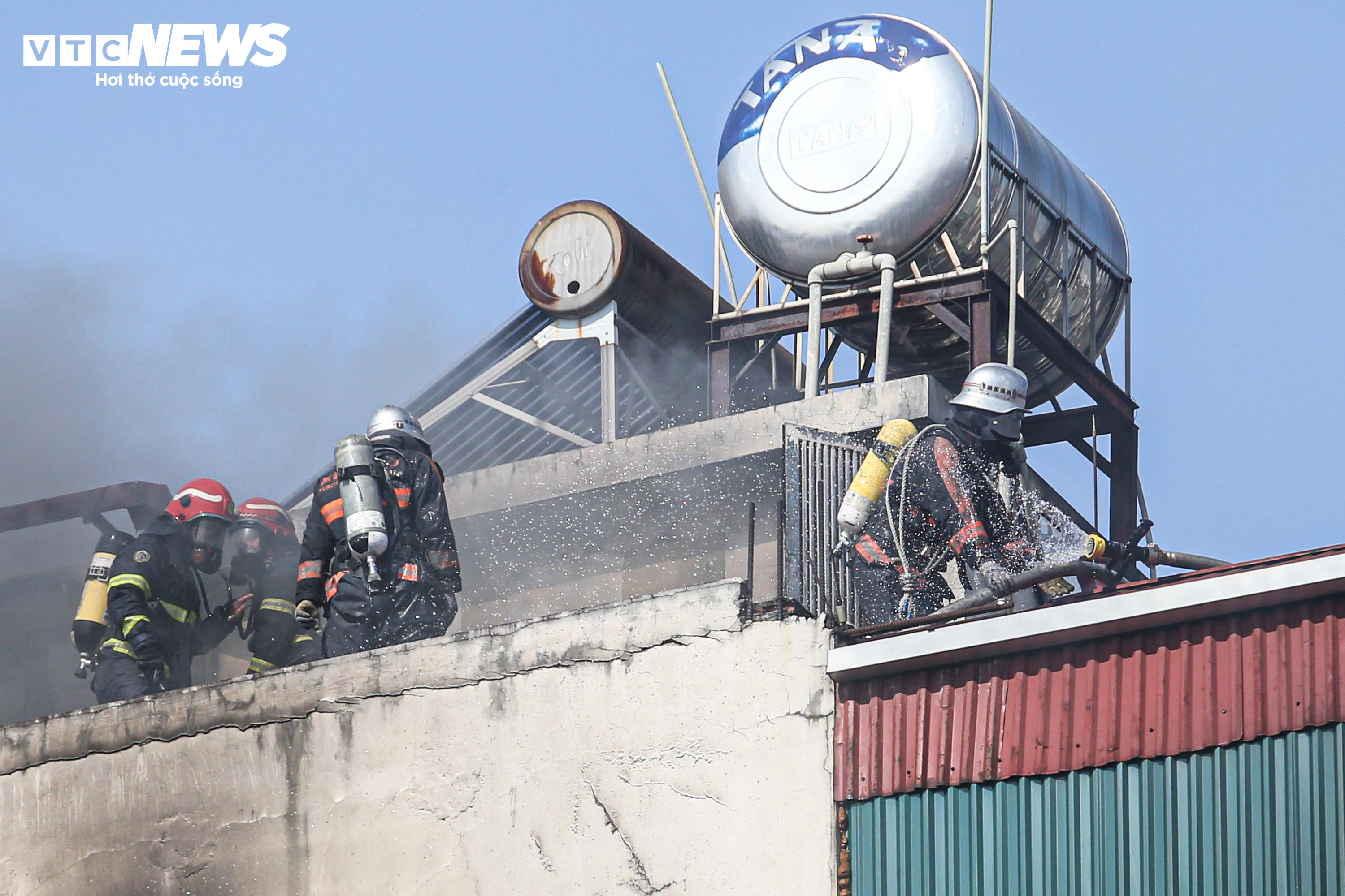 Hiện trường vụ cháy nhà ở Hà Nội khiến 2 người thiệt mạng - 8