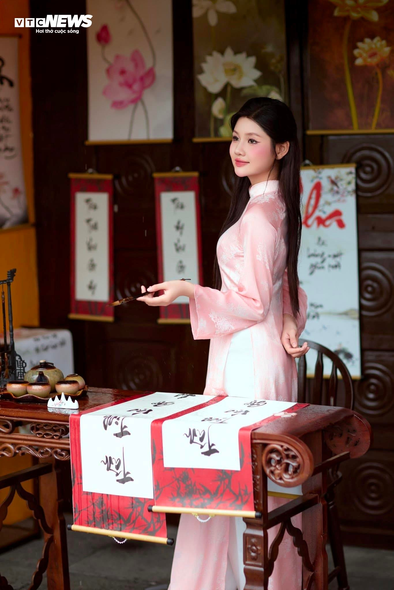 Sắc xuân rực rỡ qua những bộ ảnh áo dài của giới trẻ TP.HCM - 8