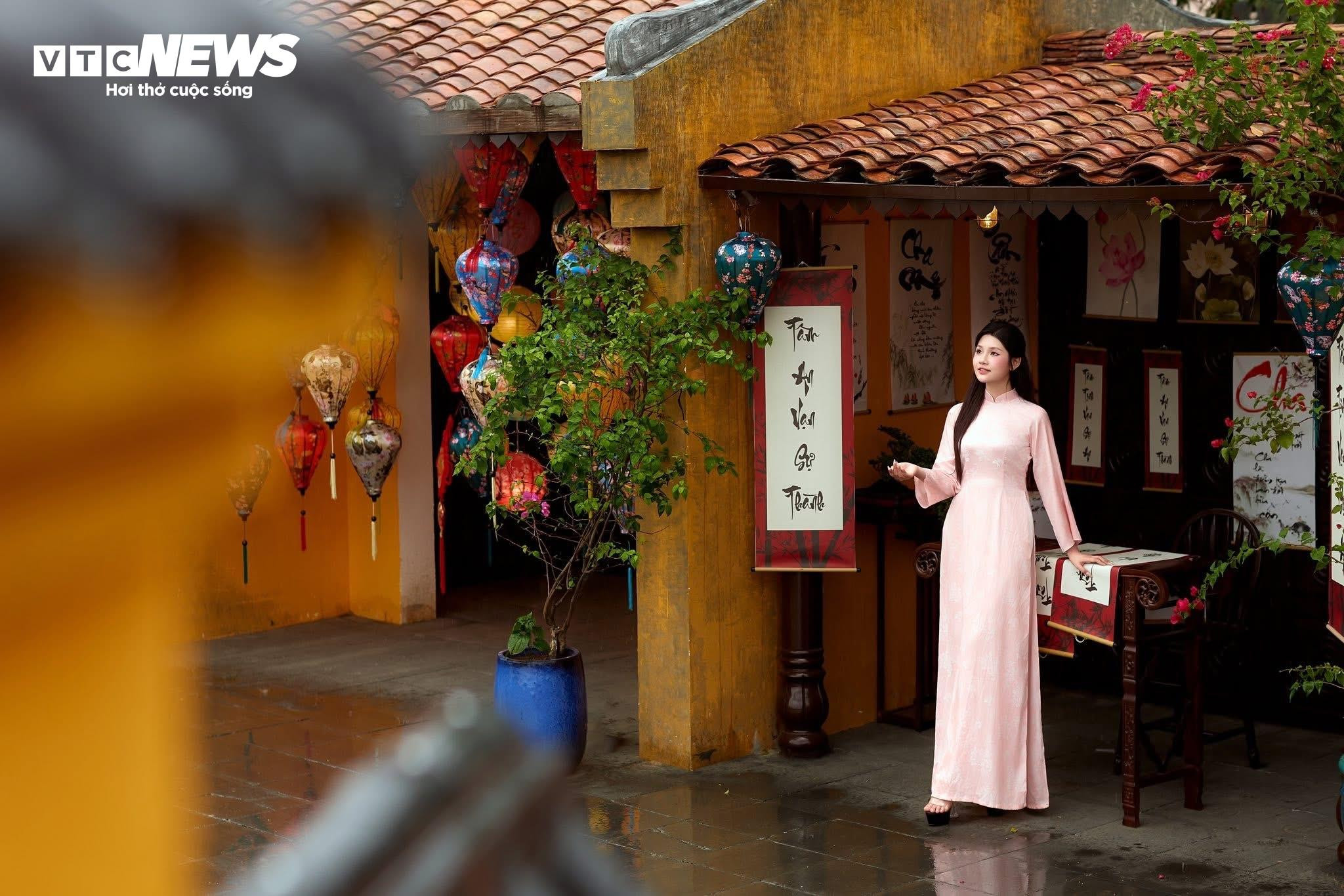 Sắc xuân rực rỡ qua những bộ ảnh áo dài của giới trẻ TP.HCM - 5