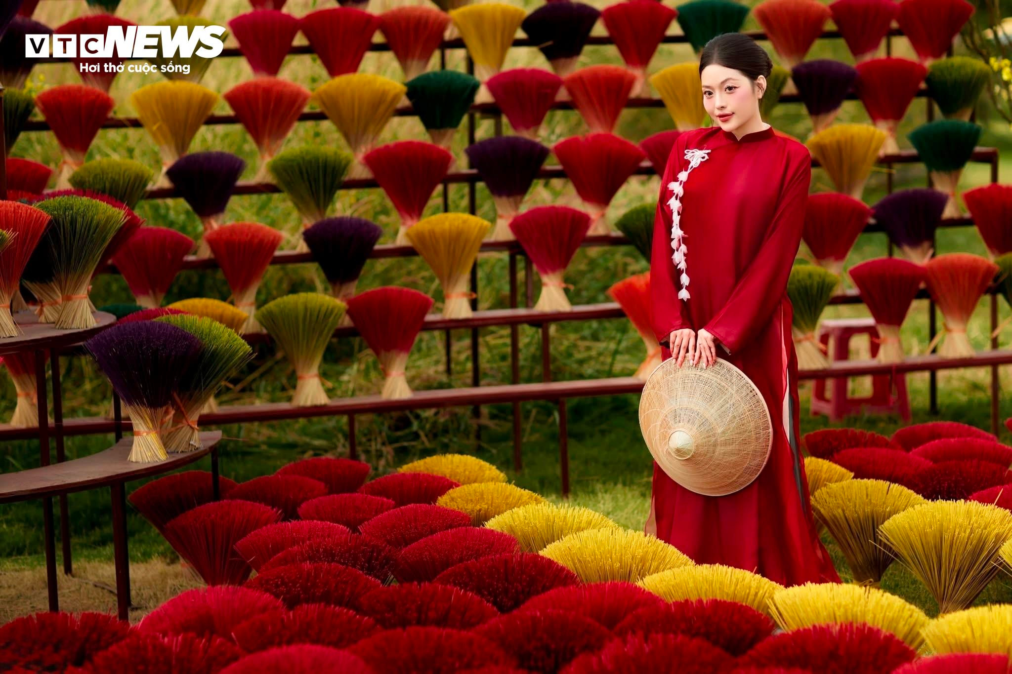 Sắc xuân rực rỡ qua những bộ ảnh áo dài của giới trẻ TP.HCM - 4