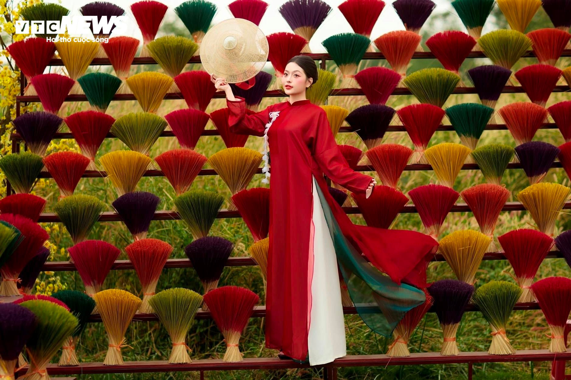 Sắc xuân rực rỡ qua những bộ ảnh áo dài của giới trẻ TP.HCM - 3