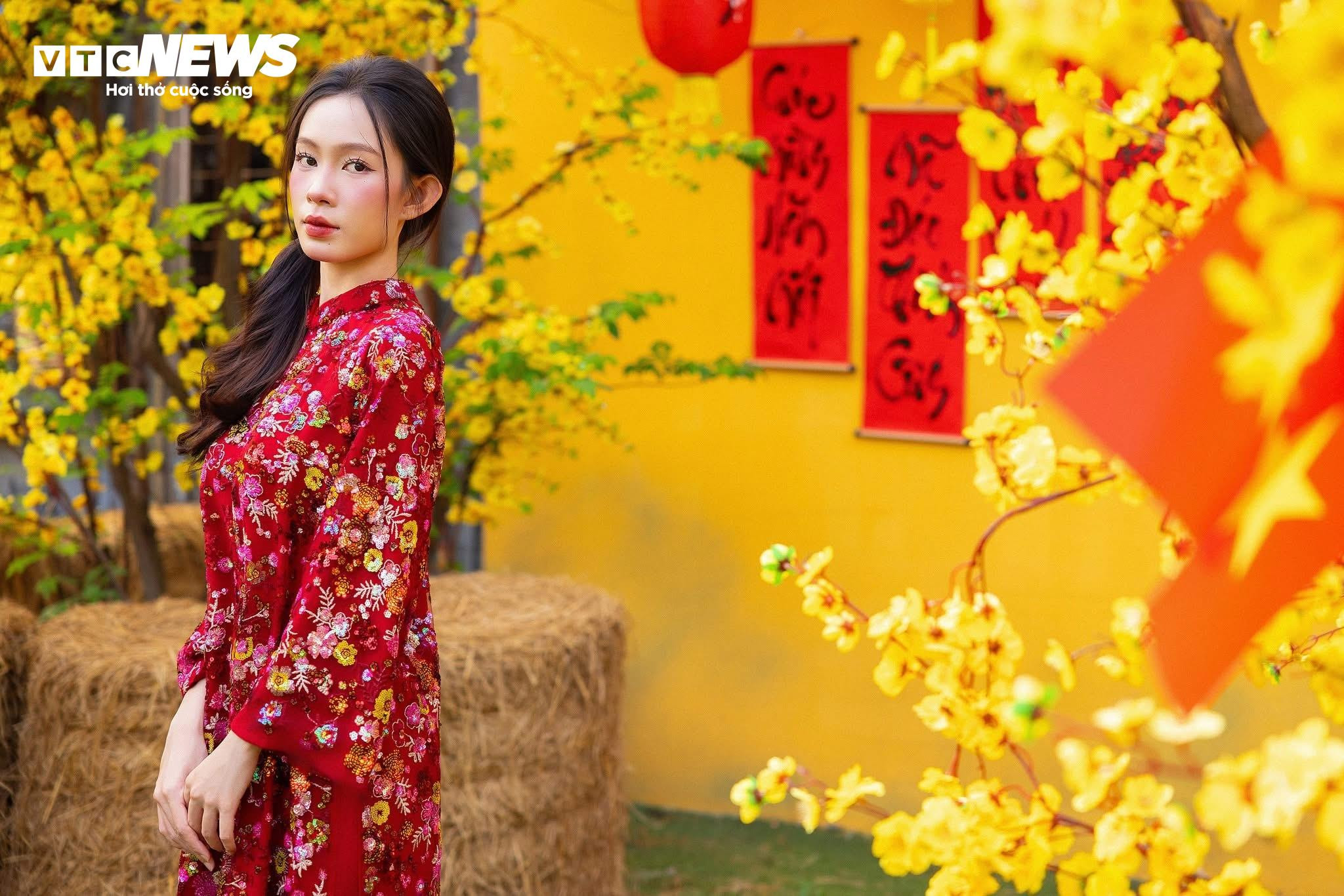 Sắc xuân rực rỡ qua những bộ ảnh áo dài của giới trẻ TP.HCM - 13