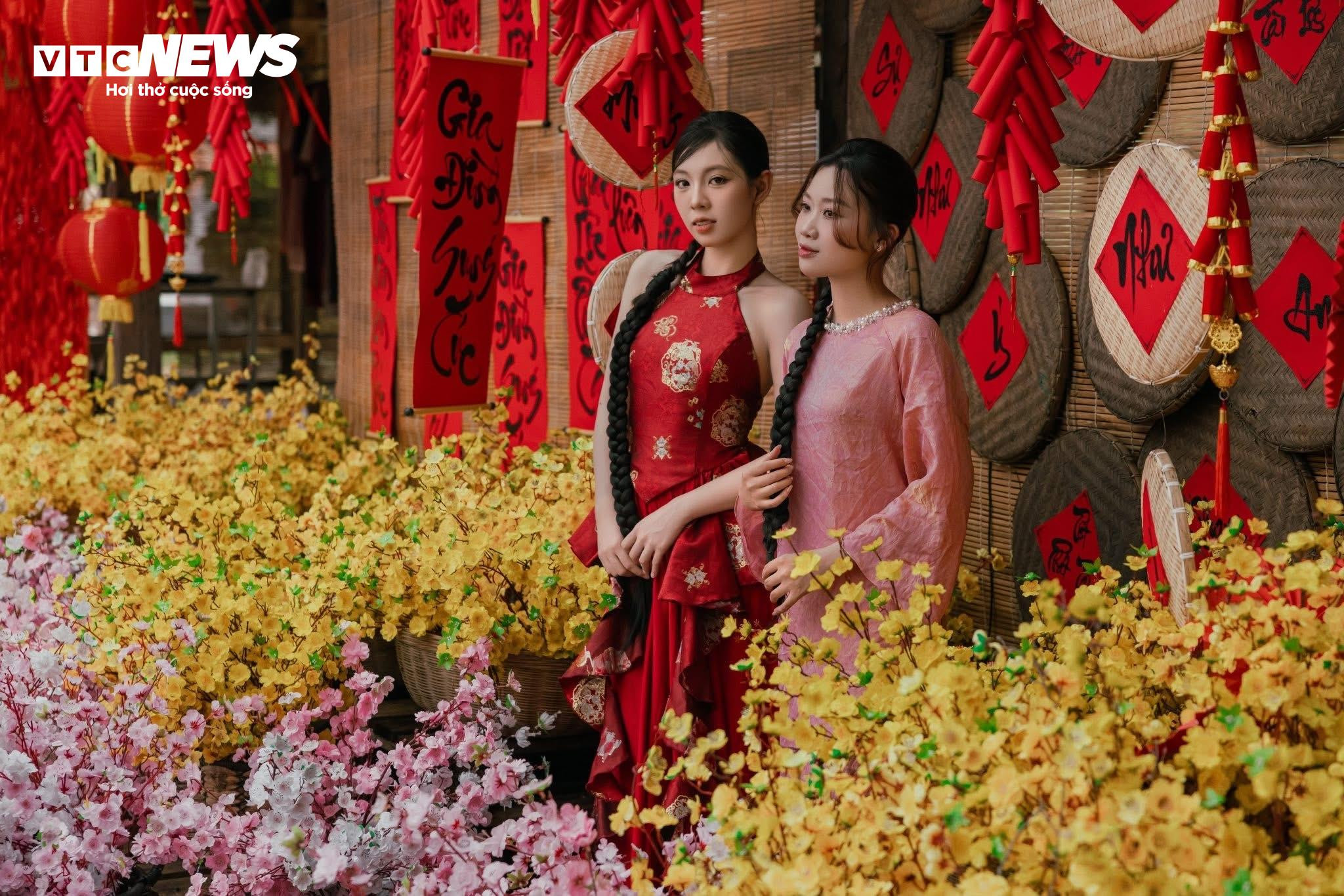 Sắc xuân rực rỡ qua những bộ ảnh áo dài của giới trẻ TP.HCM - 12