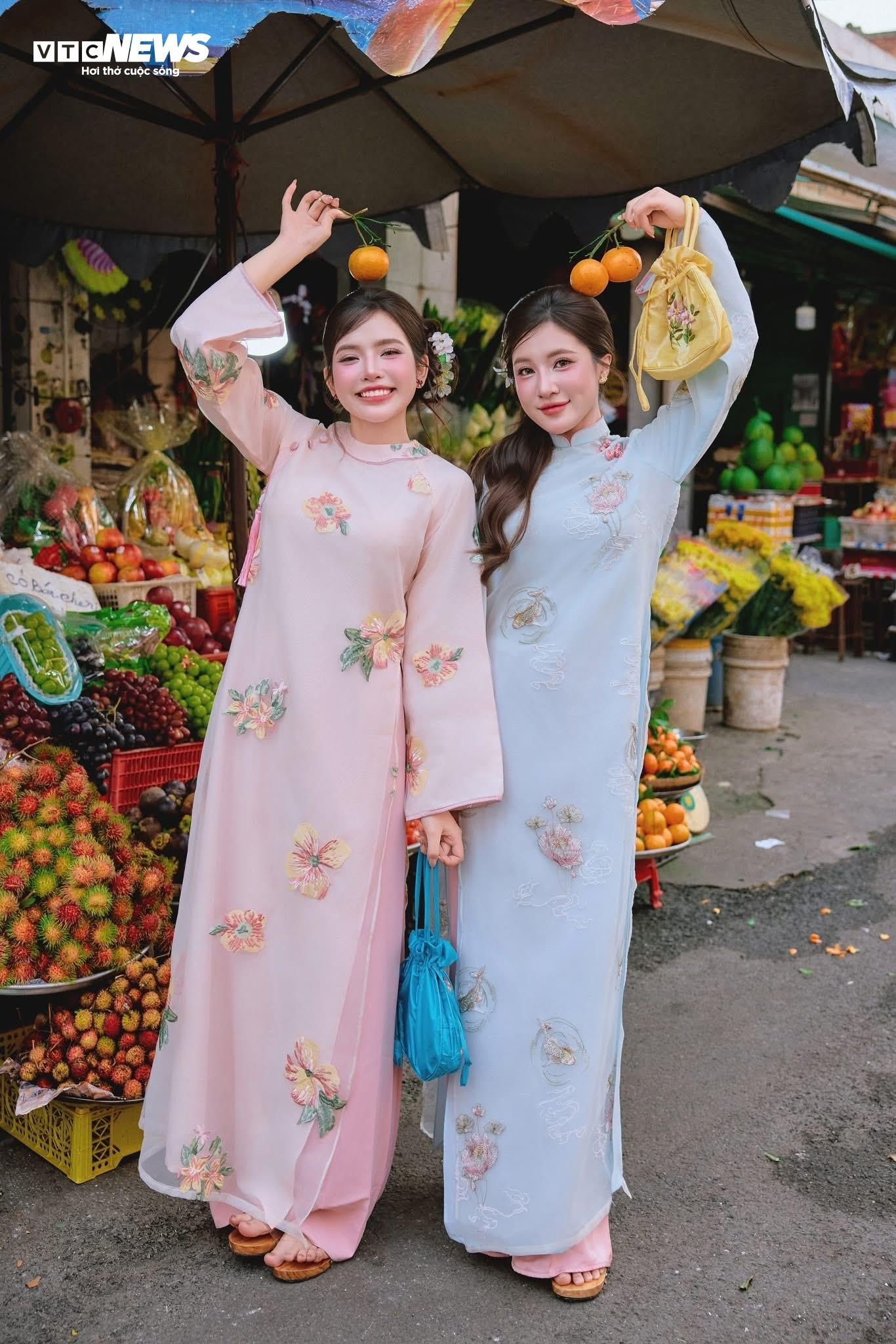 Sắc xuân rực rỡ qua những bộ ảnh áo dài của giới trẻ TP.HCM - 18