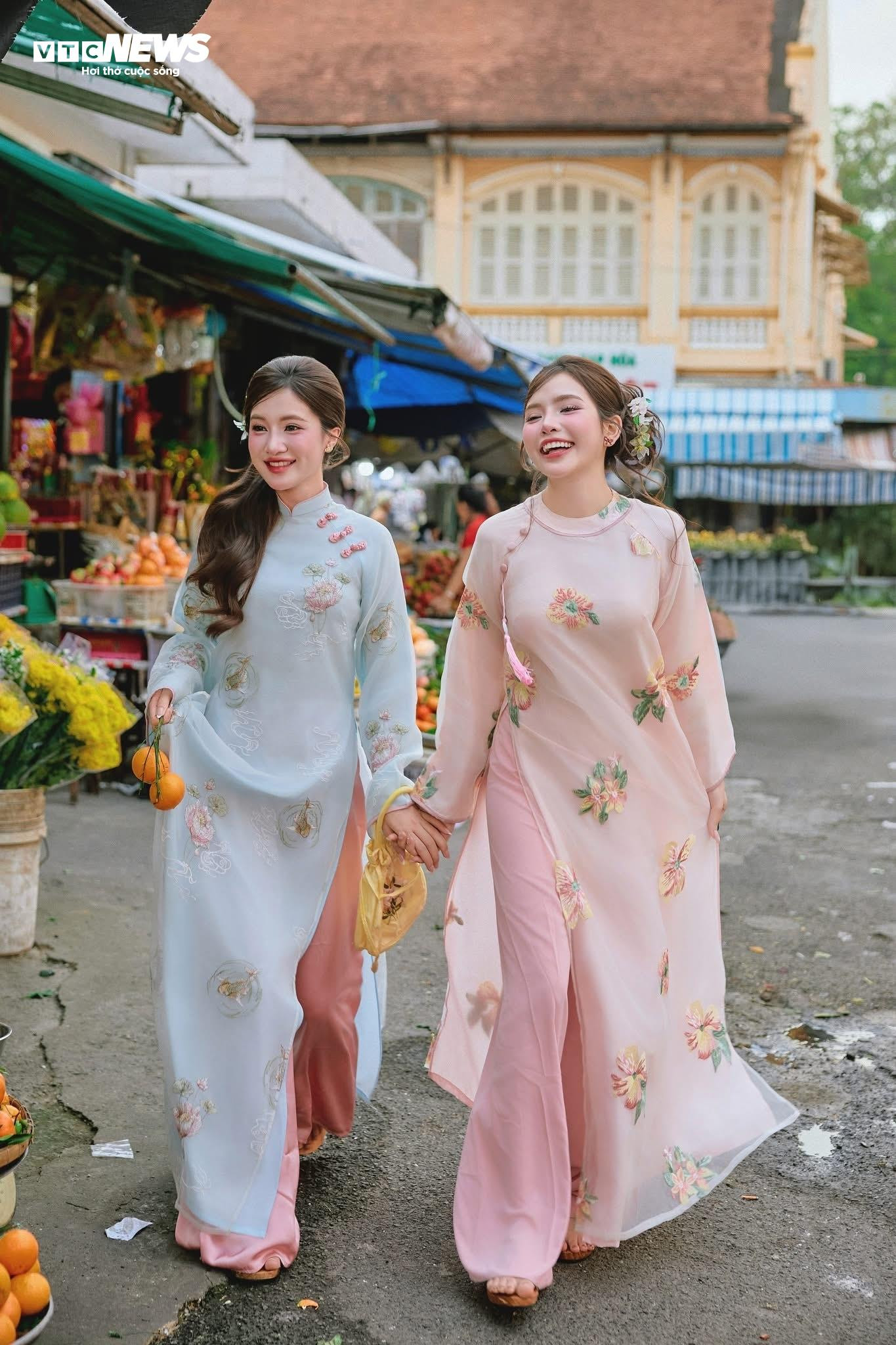 Sắc xuân rực rỡ qua những bộ ảnh áo dài của giới trẻ TP.HCM - 17