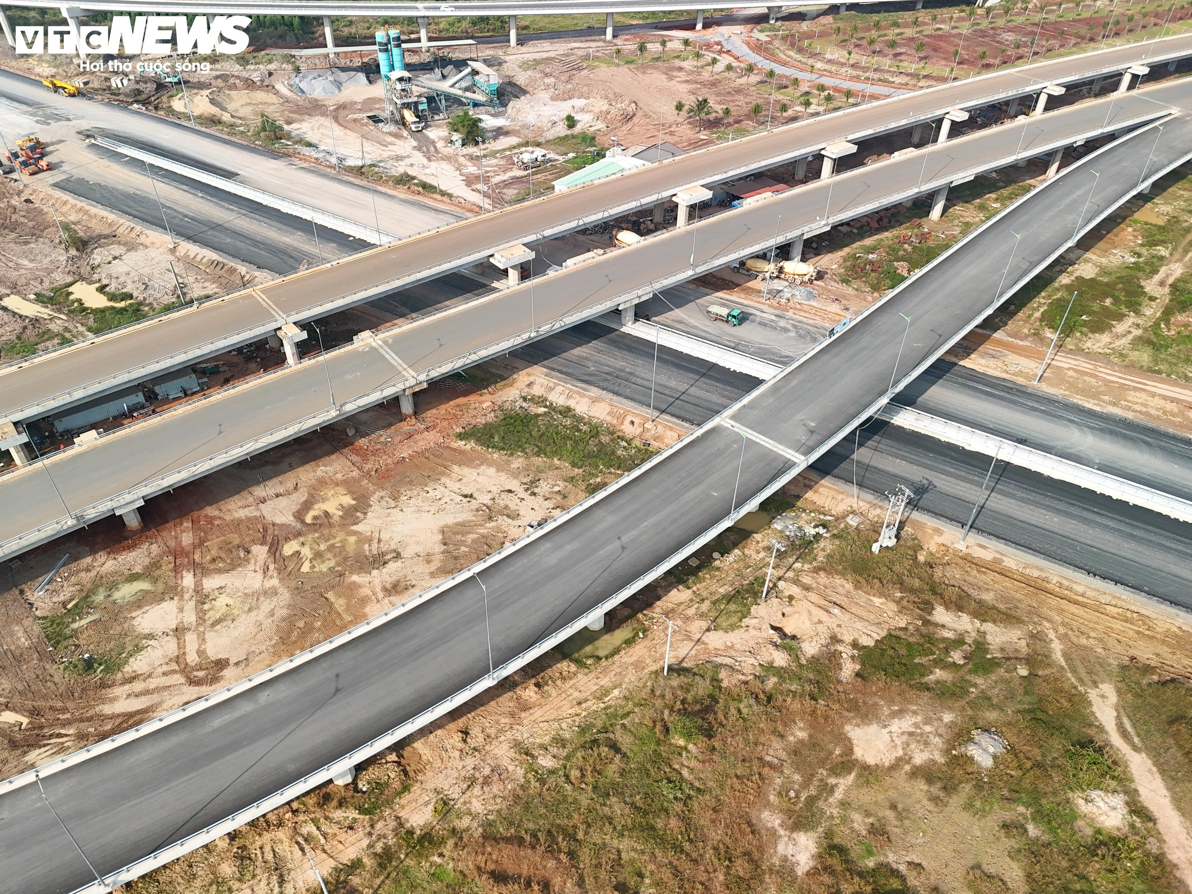 Hai siêu nút giao nối cao tốc với sân bay Long Thành tăng tốc về đích - 13