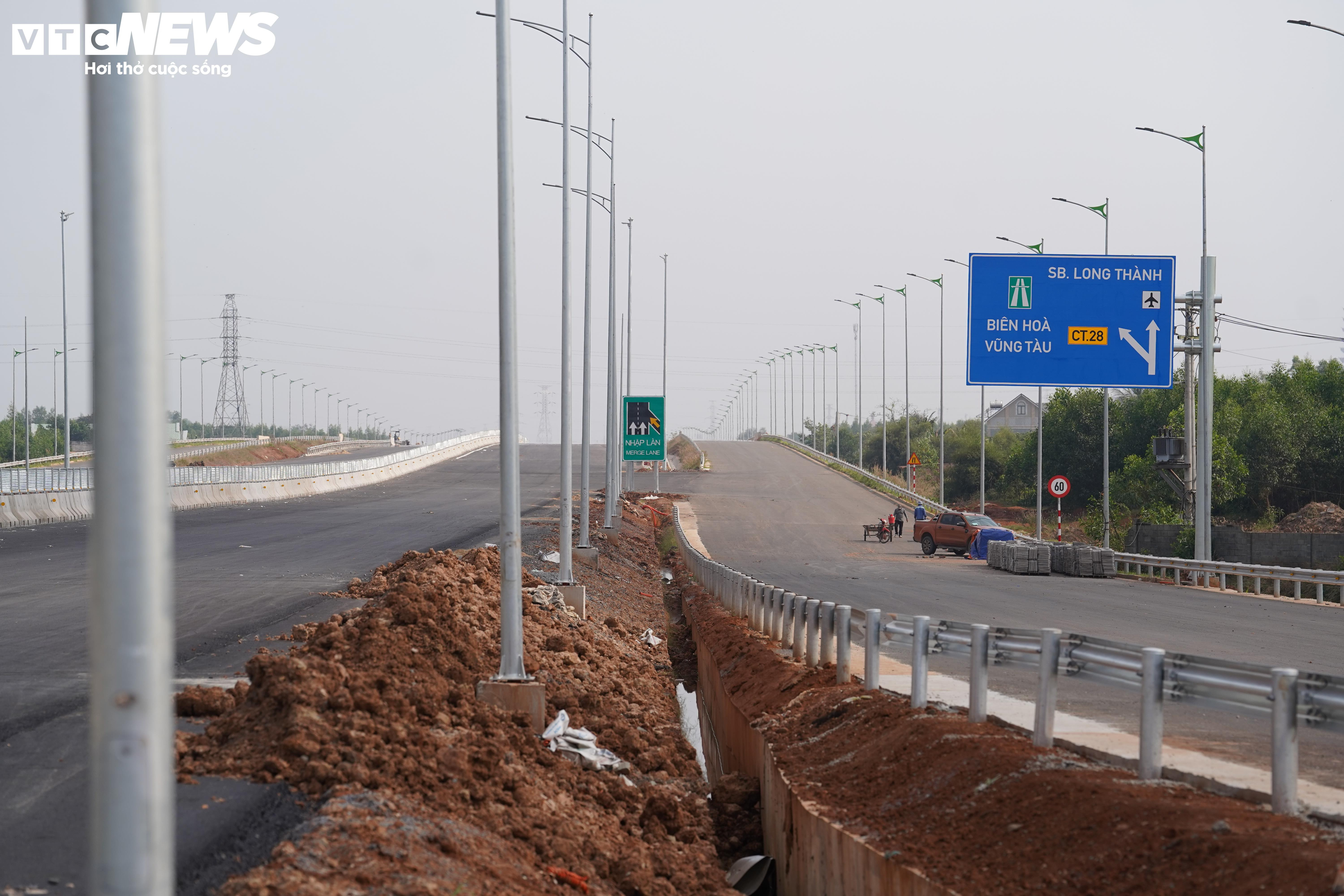 Hai siêu nút giao nối cao tốc với sân bay Long Thành tăng tốc về đích - 4