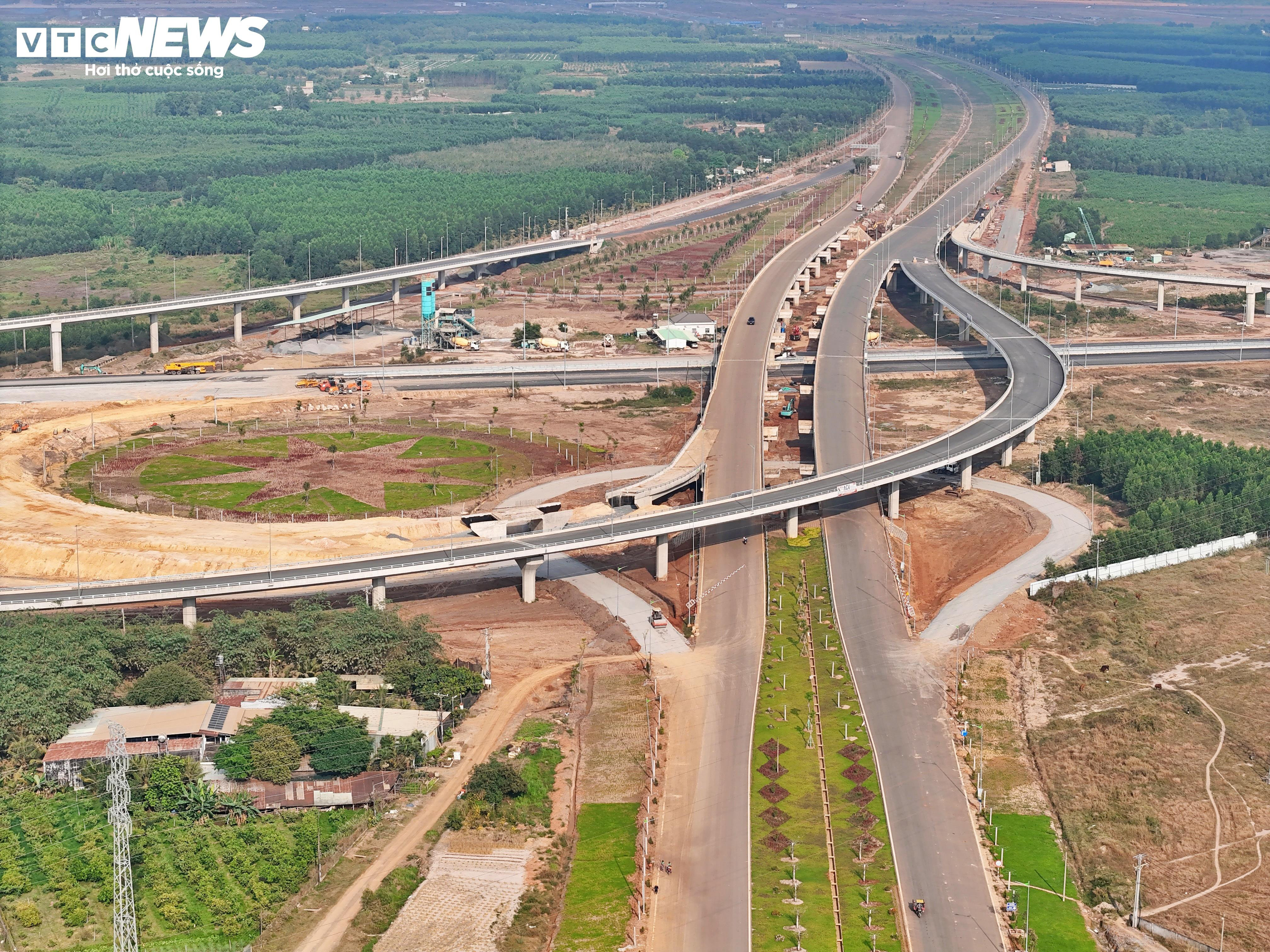 Hai siêu nút giao nối cao tốc với sân bay Long Thành tăng tốc về đích - 12