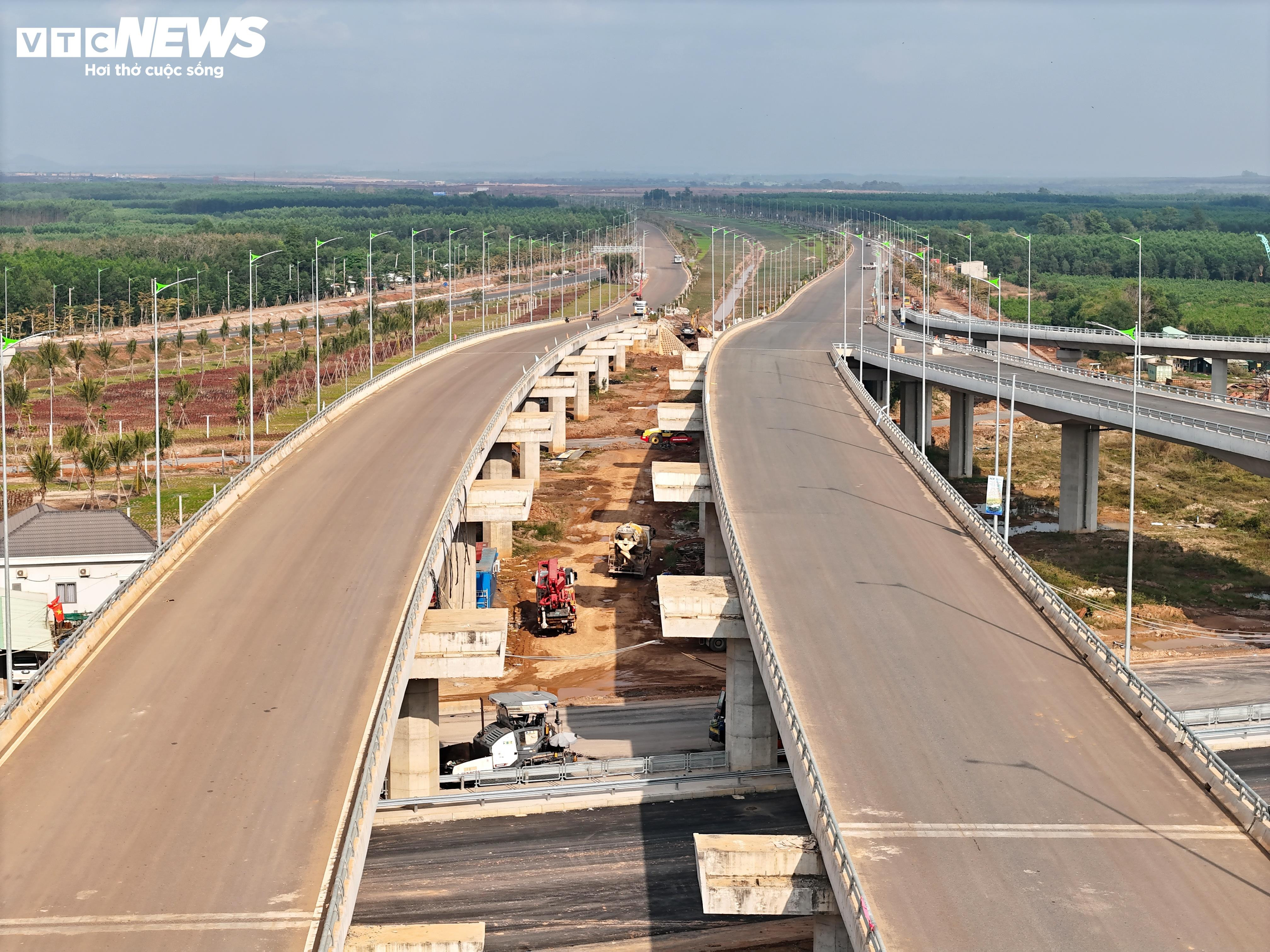 Hai siêu nút giao nối cao tốc với sân bay Long Thành tăng tốc về đích - 10