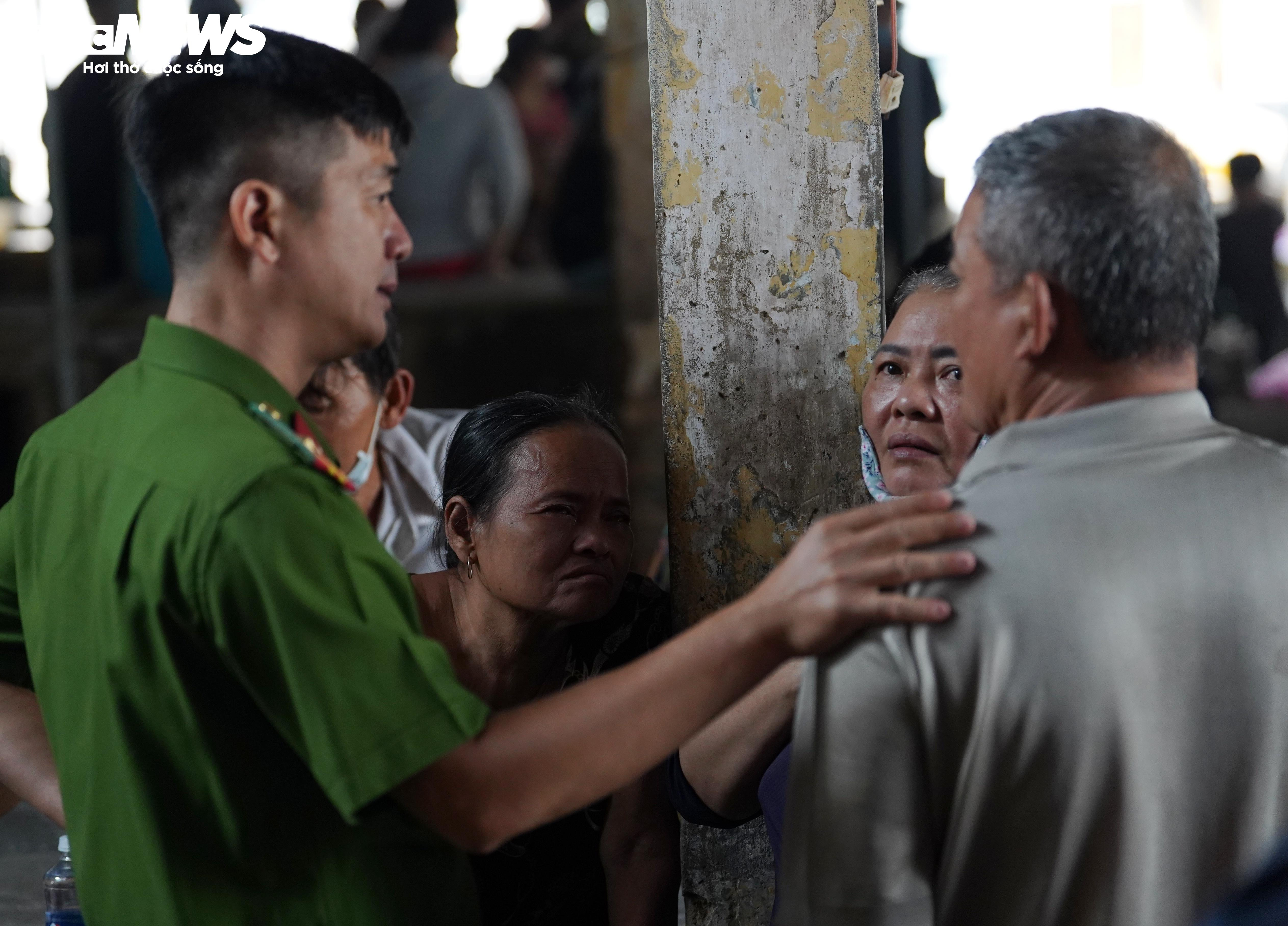 Hiện trường vụ cháy lớn dãy nhà ven chợ Bình Trưng TP.HCM - 5