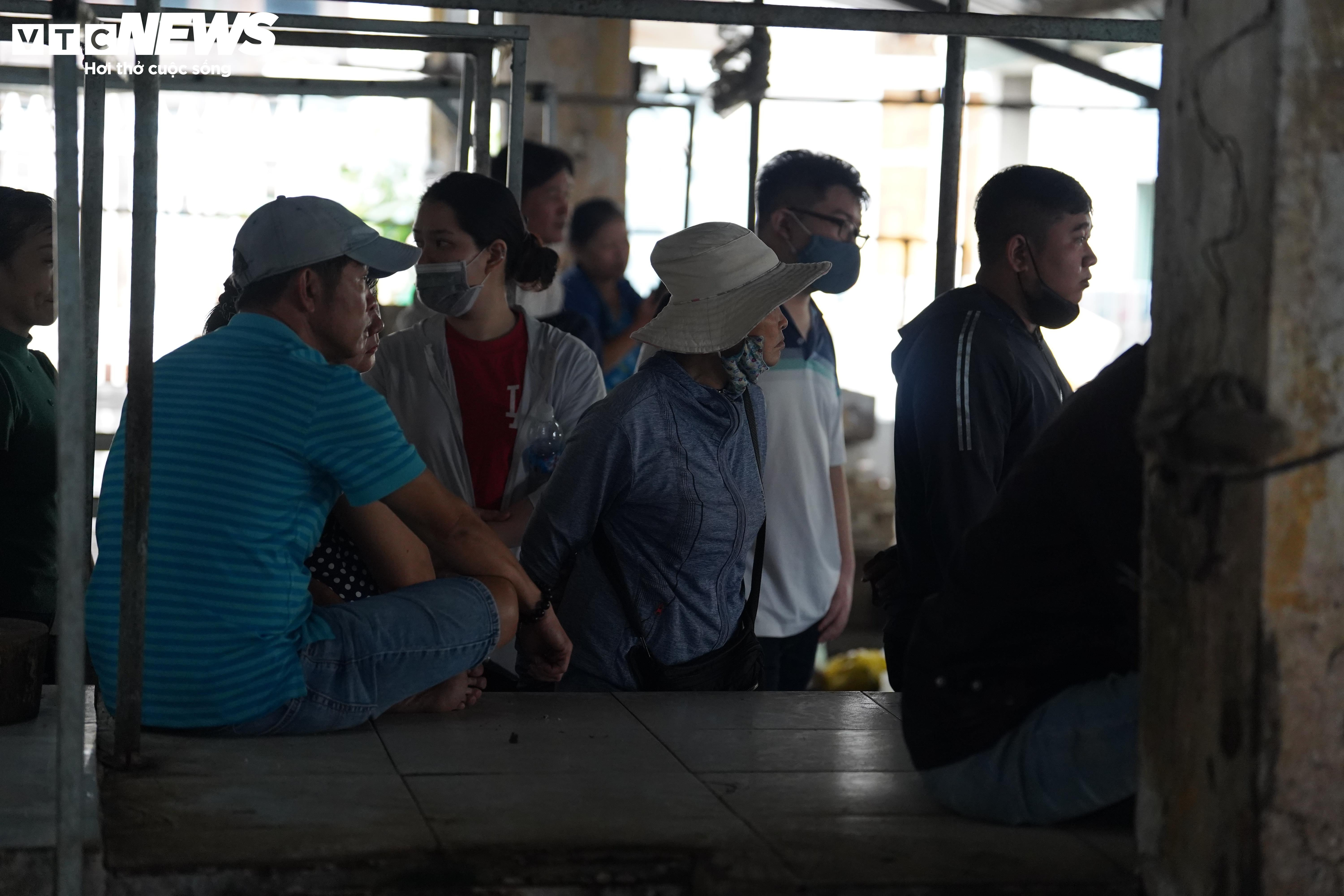 Hiện trường vụ cháy lớn dãy nhà ven chợ Bình Trưng TP.HCM - 6