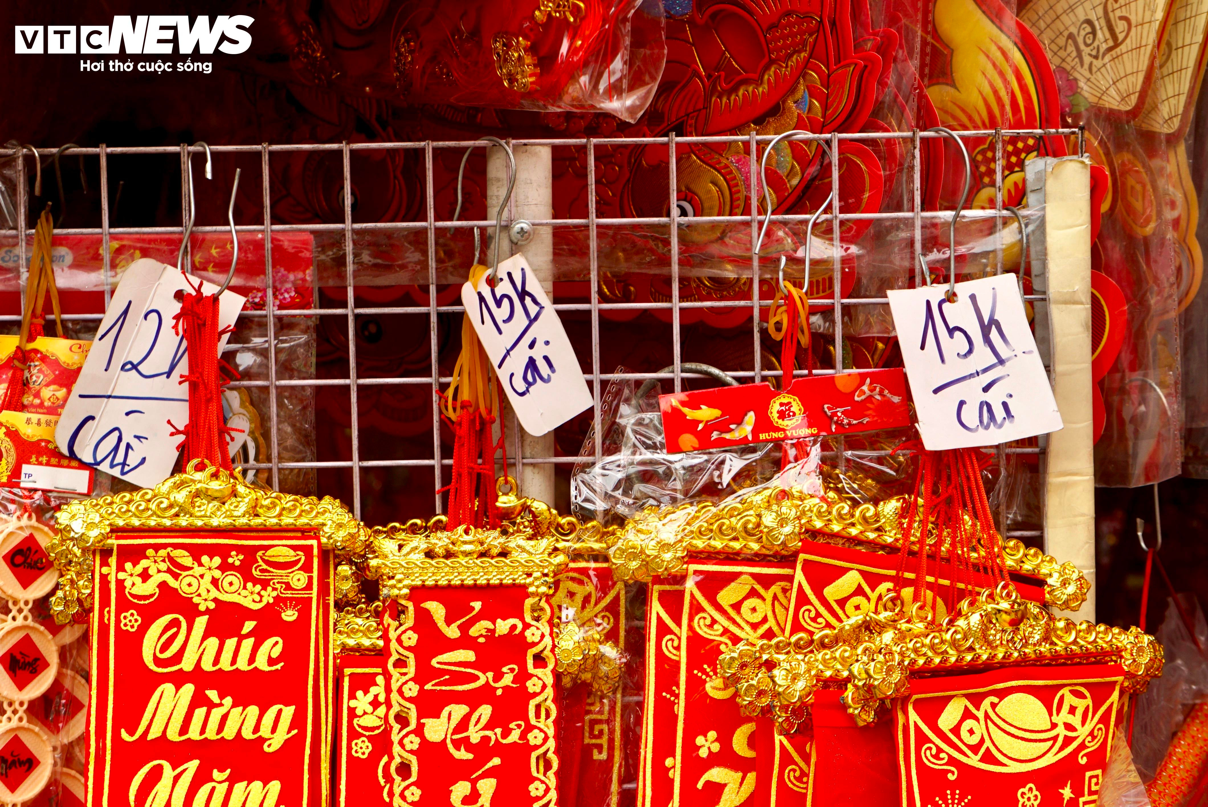 Tiểu thương TP.HCM: 'Bày hàng Tết sớm tạo không khí, bán chưa được bao nhiêu' - 6