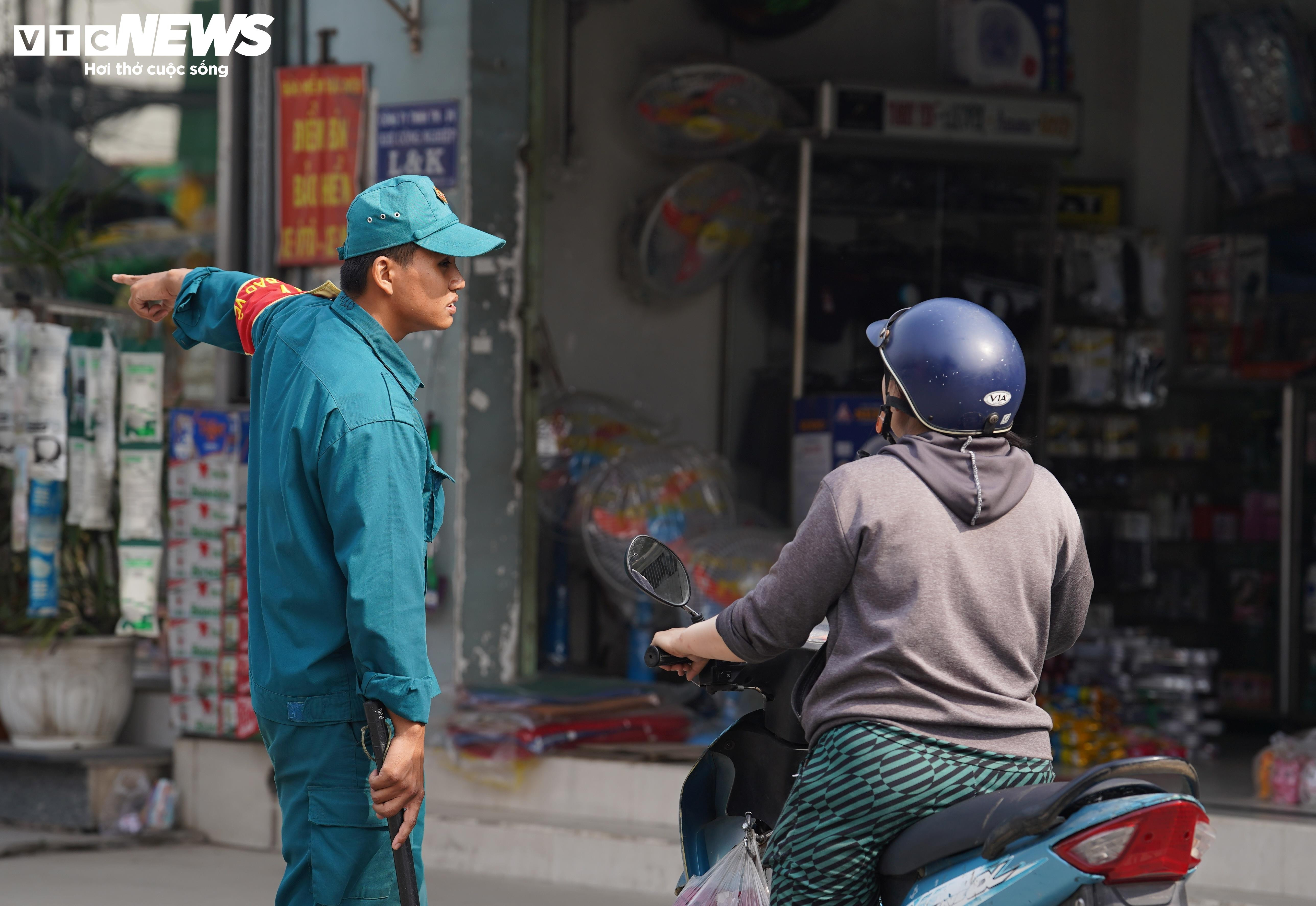 Hiện trường vụ cháy lớn dãy nhà ven chợ Bình Trưng TP.HCM - 10