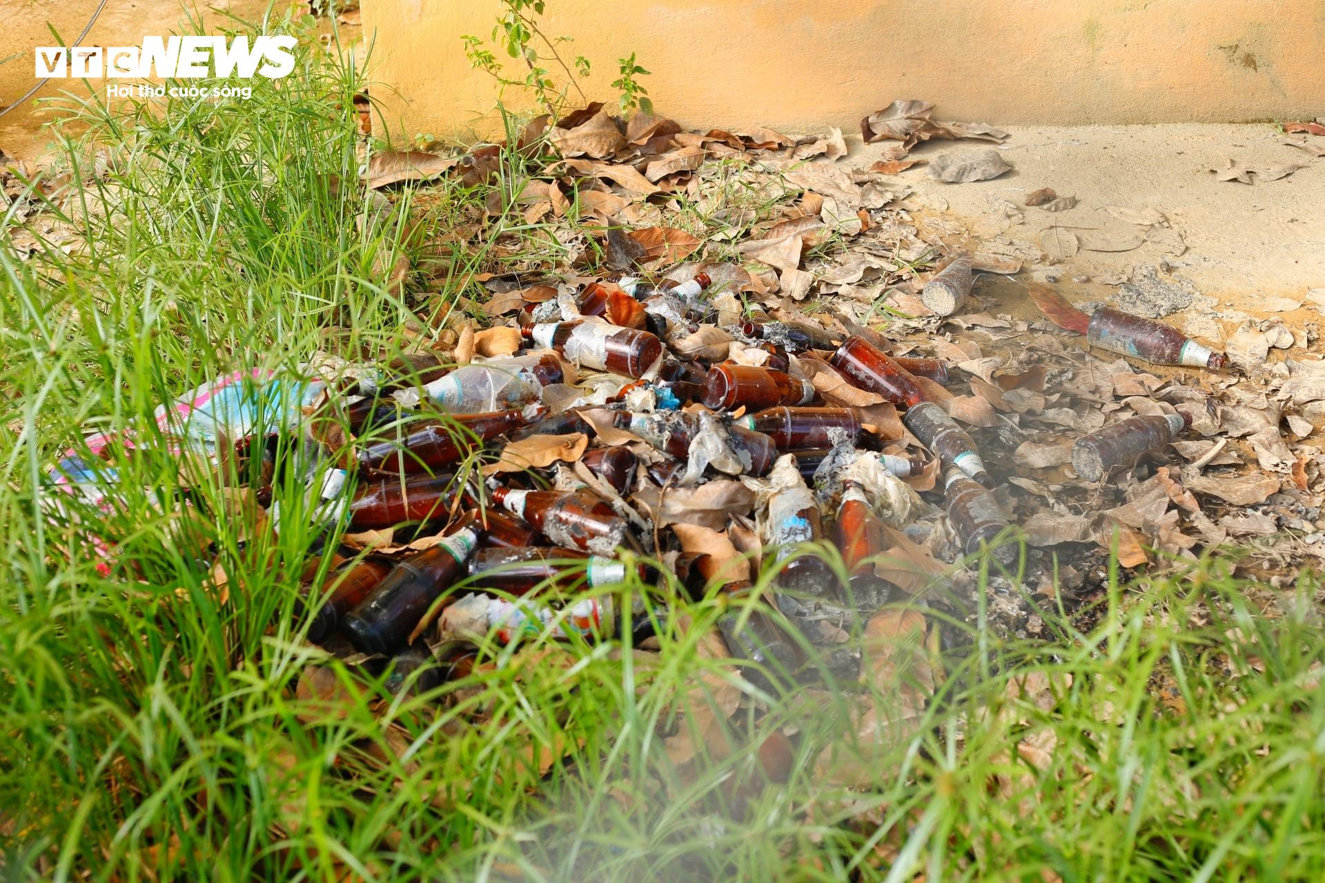 Bên trong chung cư 'ma' bỏ hoang hơn thập kỷ ở Huế - 10