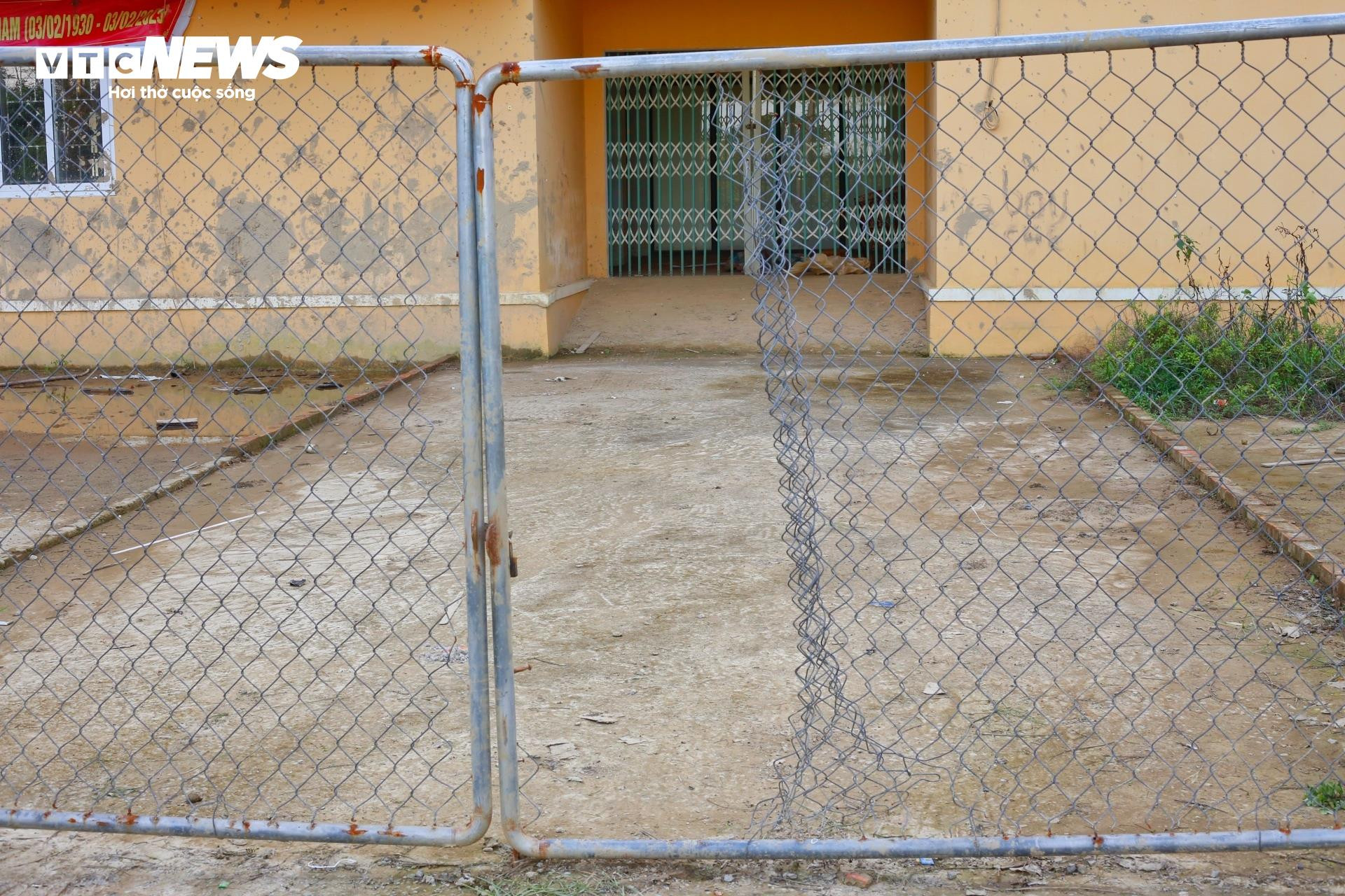 Bên trong chung cư 'ma' bỏ hoang hơn thập kỷ ở Huế - 4