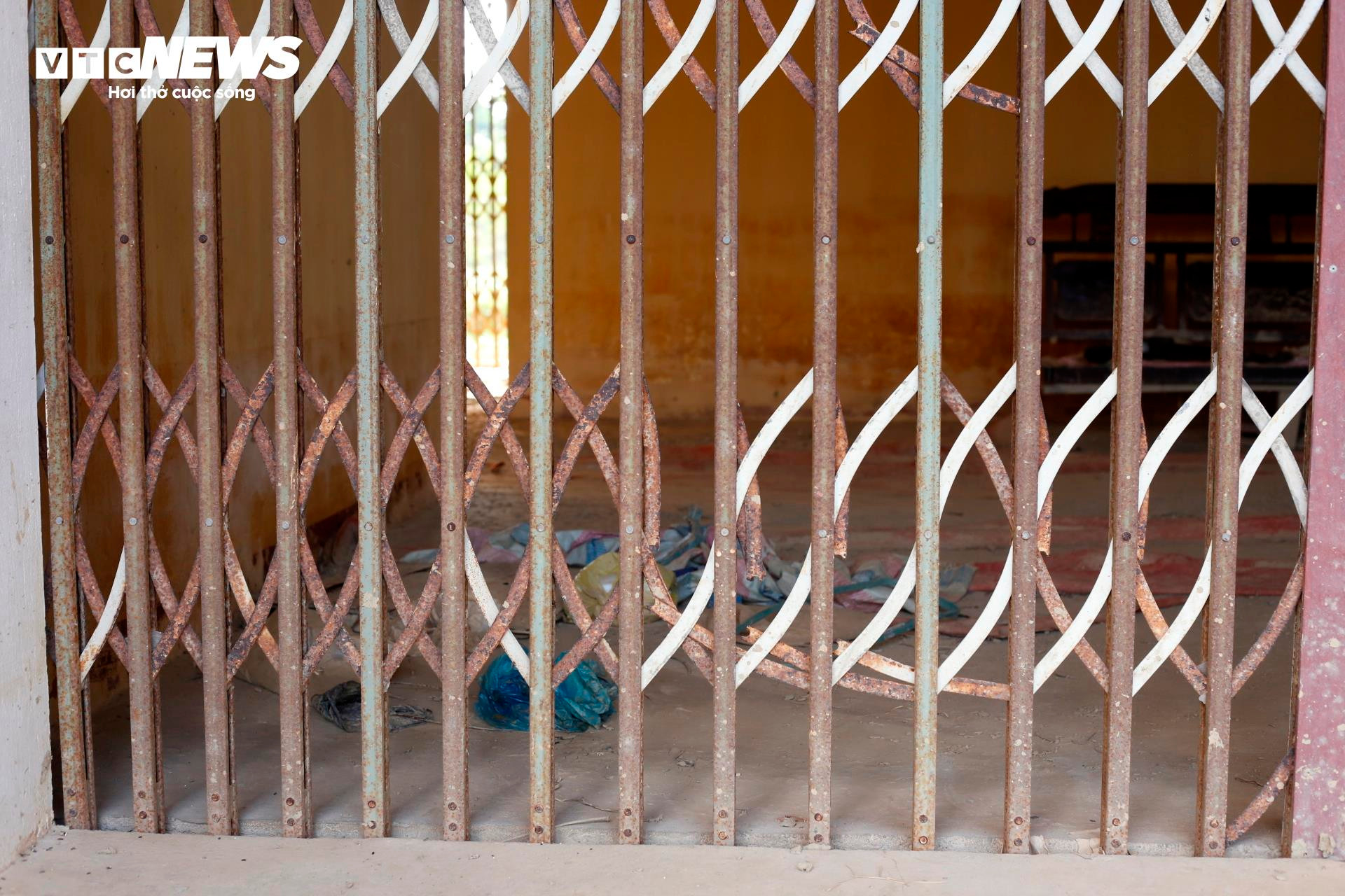 Bên trong chung cư 'ma' bỏ hoang hơn thập kỷ ở Huế - 5