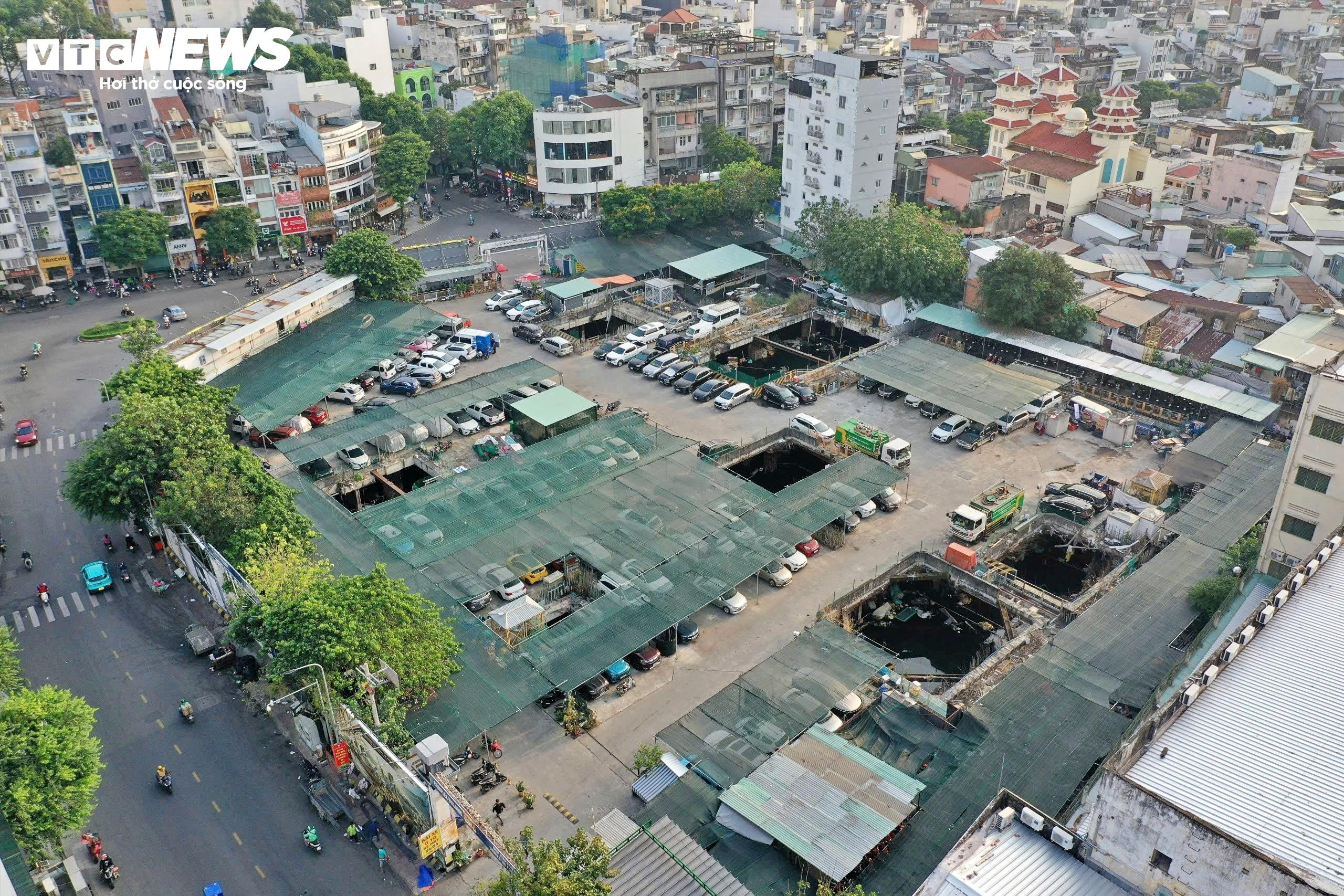 Tất bật dọn dẹp khu ‘đất vàng’ ở TP.HCM làm công viên, vườn hoa Tết Bính Ngọ - 16