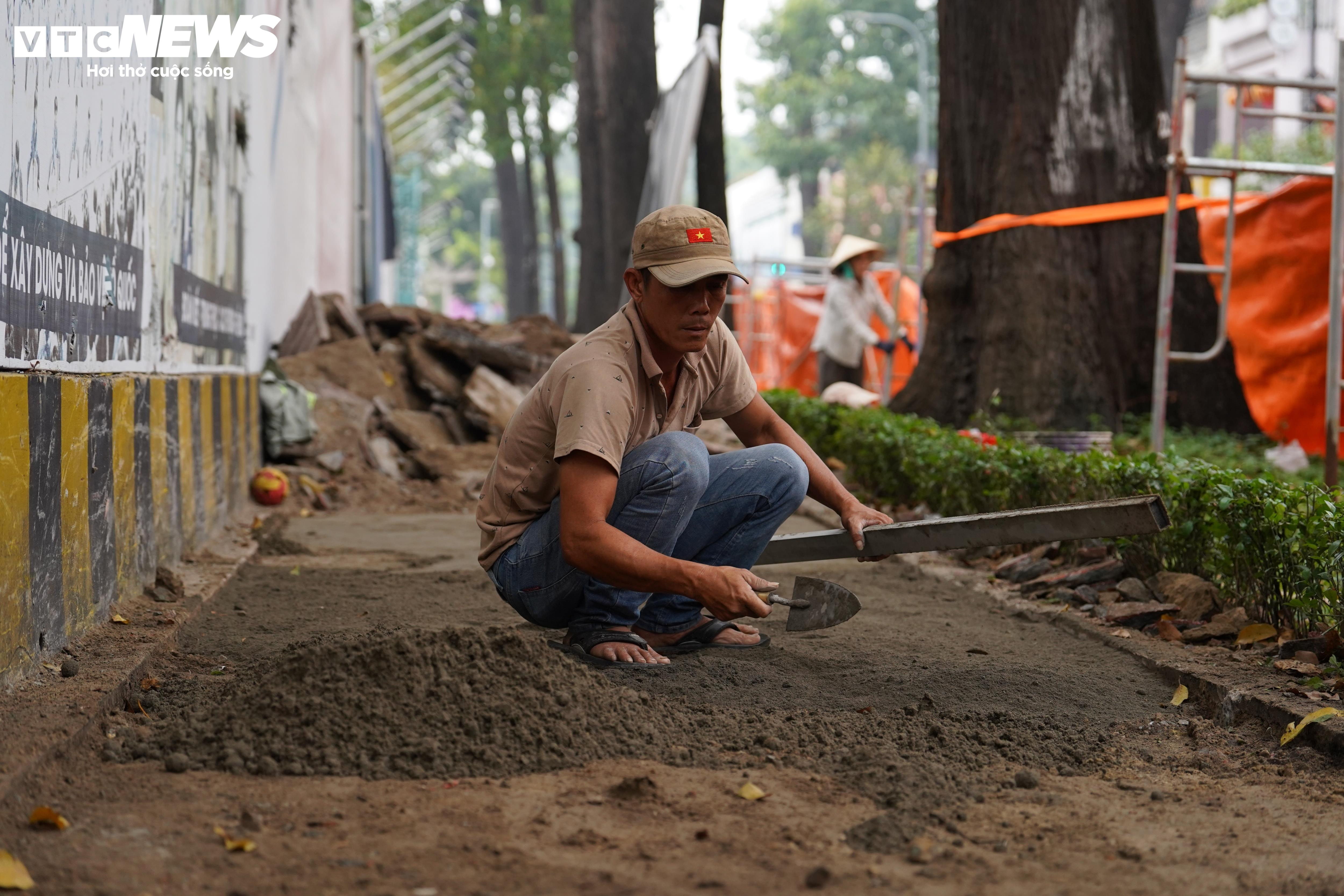 Tất bật dọn dẹp khu ‘đất vàng’ ở TP.HCM làm công viên, vườn hoa Tết Bính Ngọ - 11
