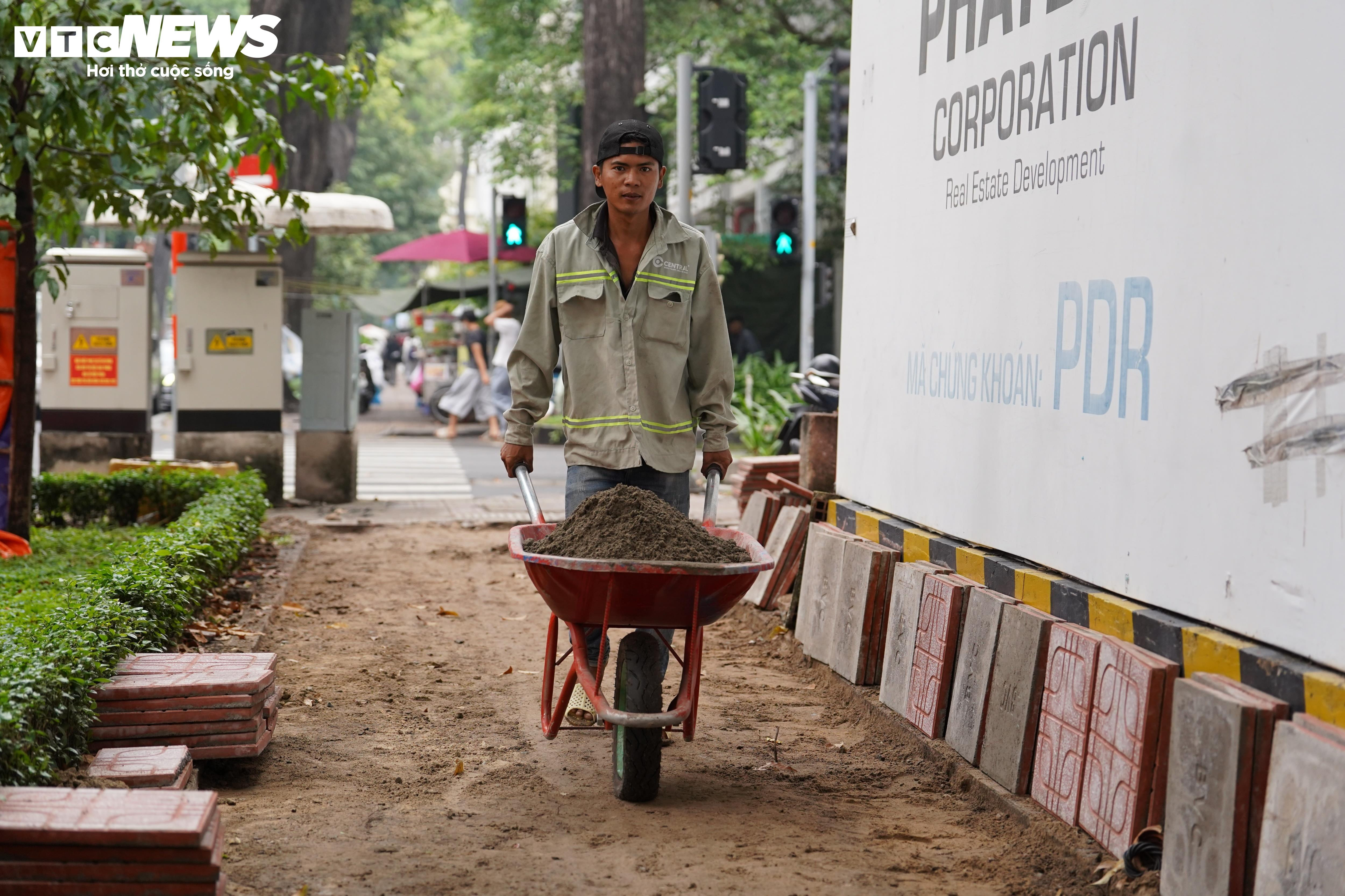 Tất bật dọn dẹp khu ‘đất vàng’ ở TP.HCM làm công viên, vườn hoa Tết Bính Ngọ - 10