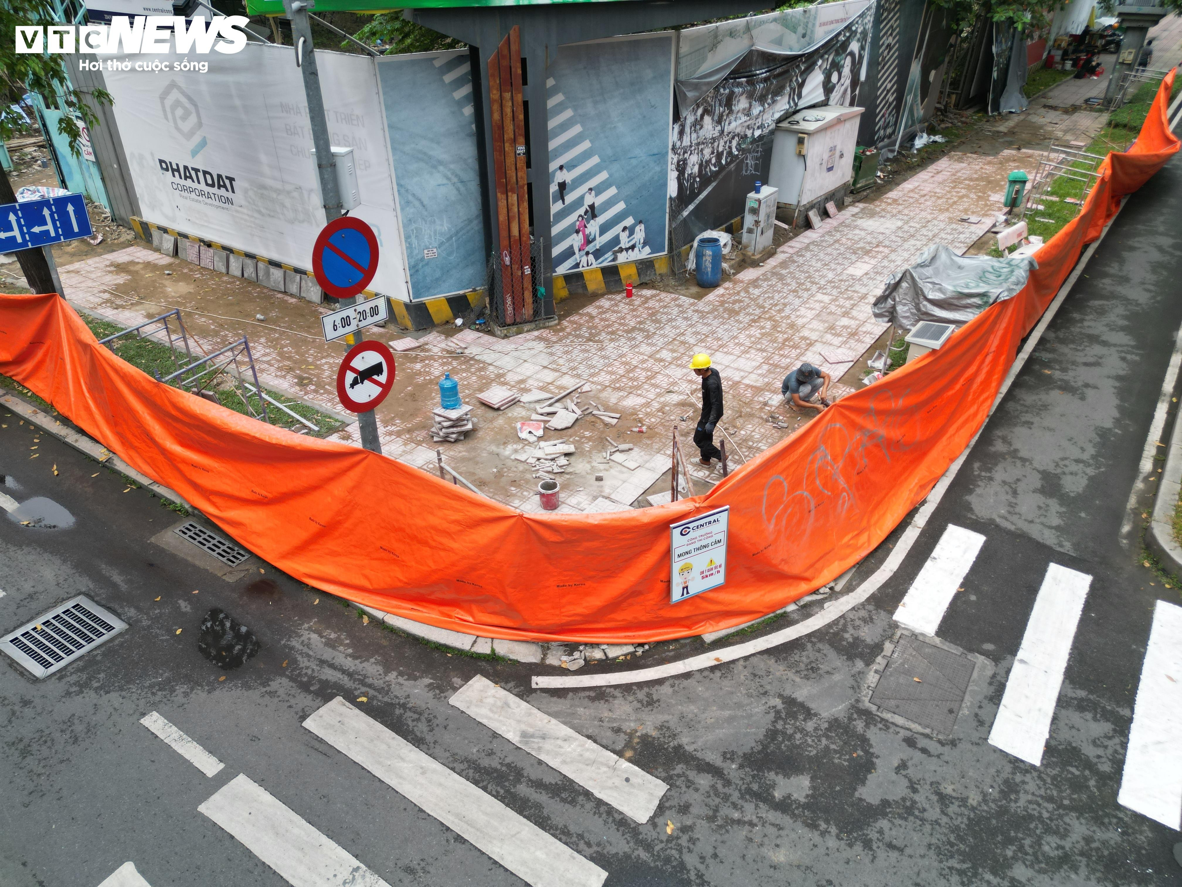 Tất bật dọn dẹp khu ‘đất vàng’ ở TP.HCM làm công viên, vườn hoa Tết Bính Ngọ - 12