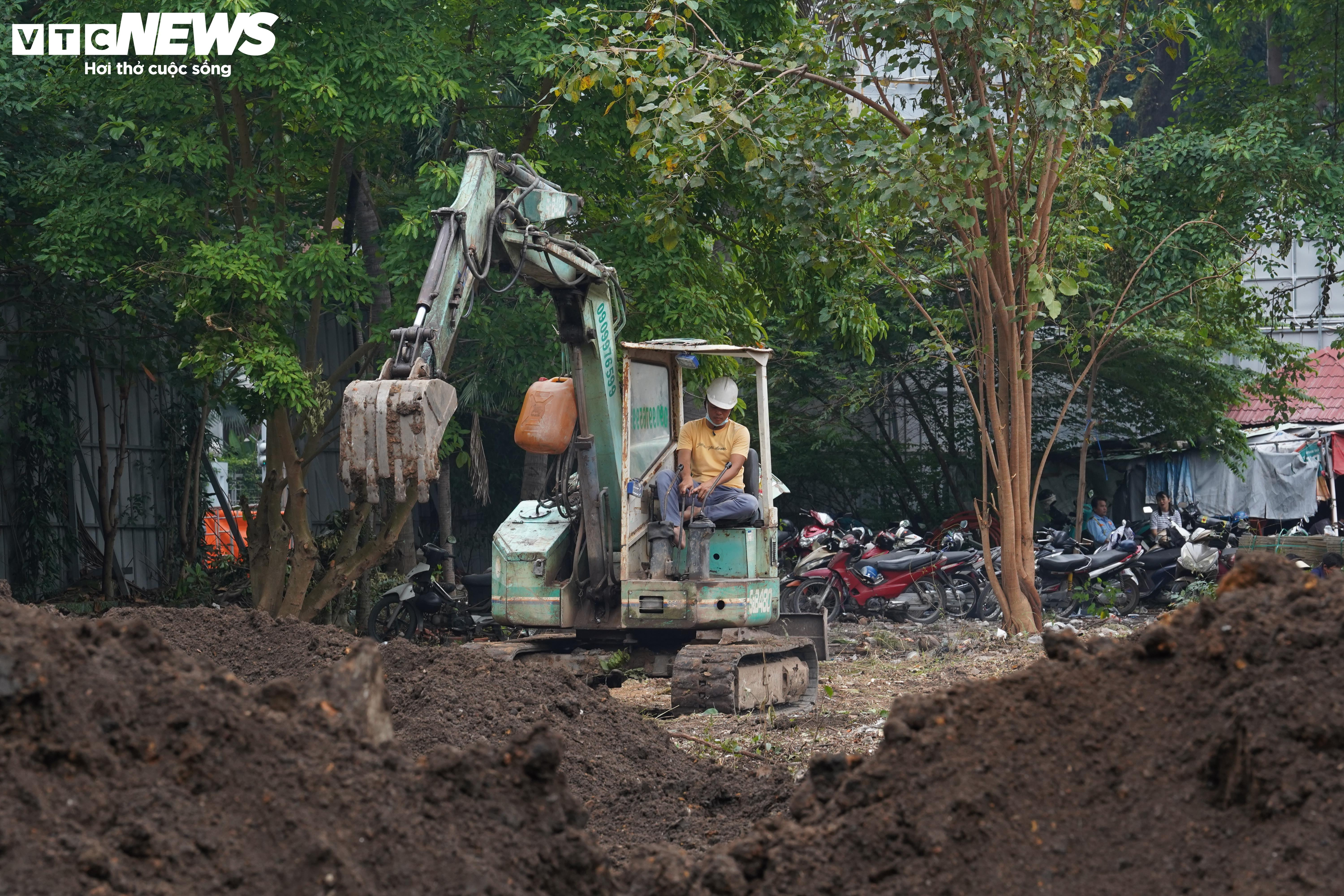 Tất bật dọn dẹp khu ‘đất vàng’ ở TP.HCM làm công viên, vườn hoa Tết Bính Ngọ - 5