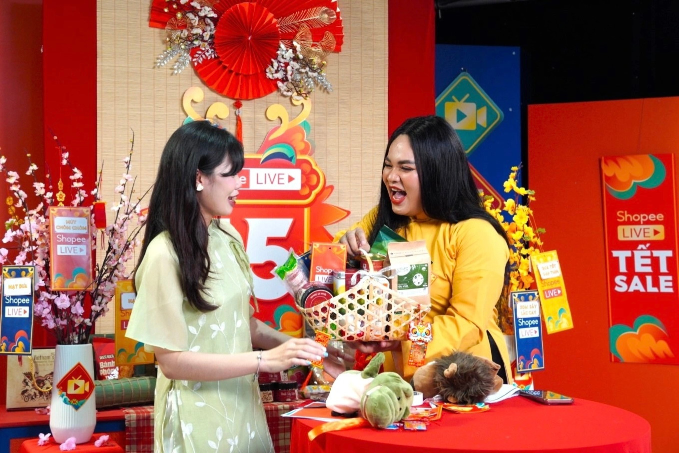 Mua sắm Tết trên sàn thương mại điện tử bùng nổ, cạnh tranh khốc liệt - 2